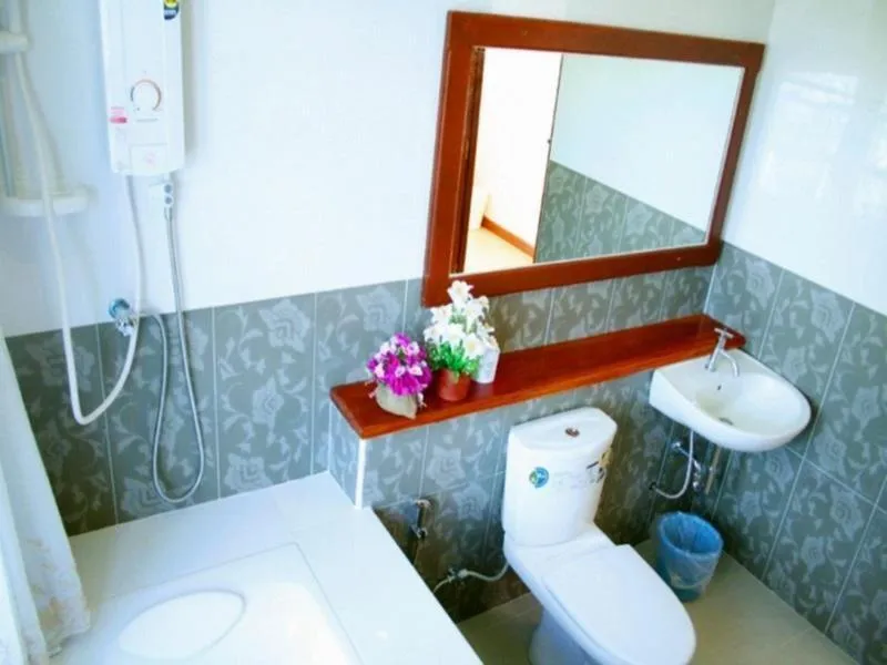 Bathroom in Kongkhamkoon Hotel