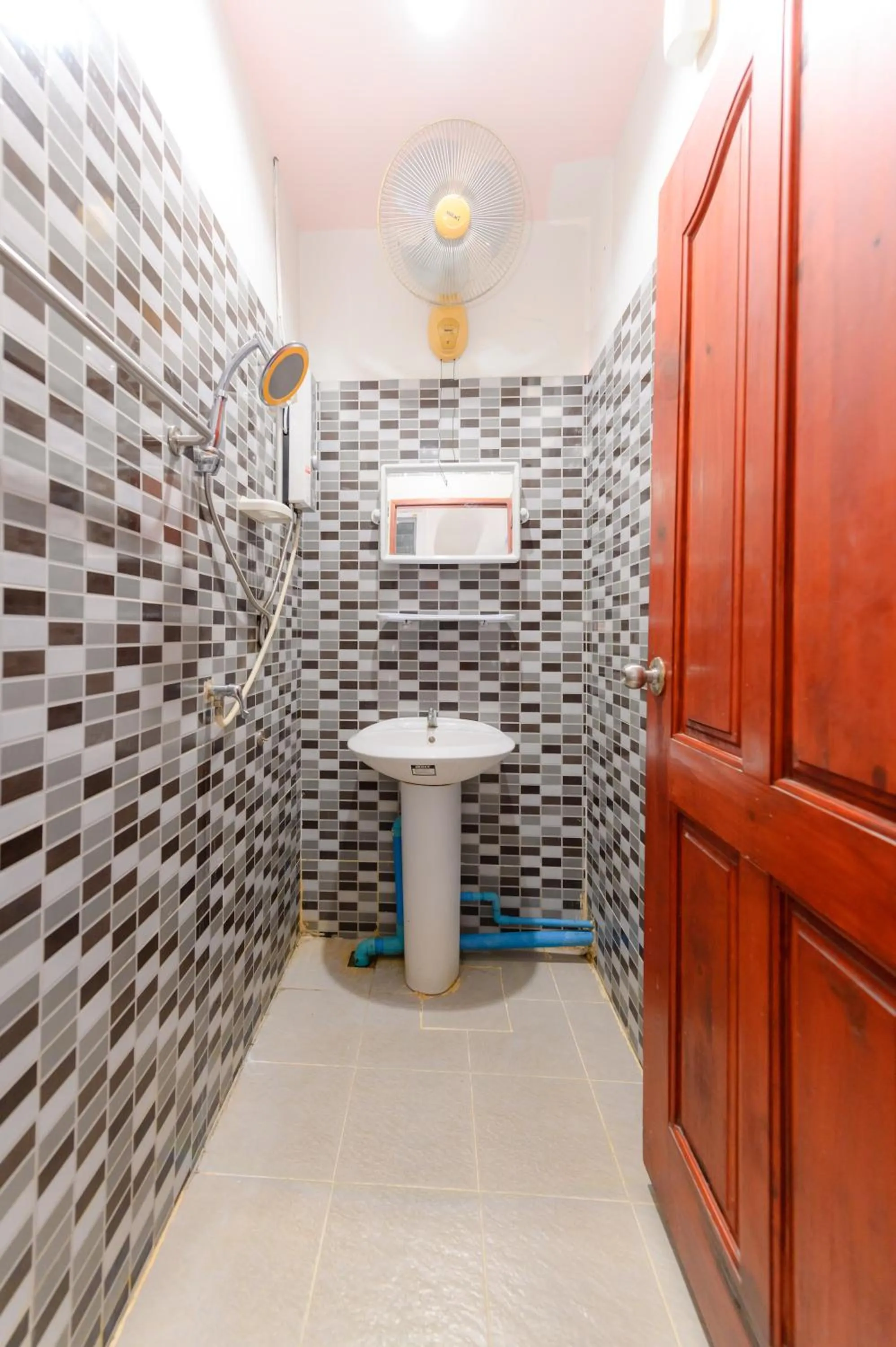 Bathroom in Kongkhamkoon Hotel