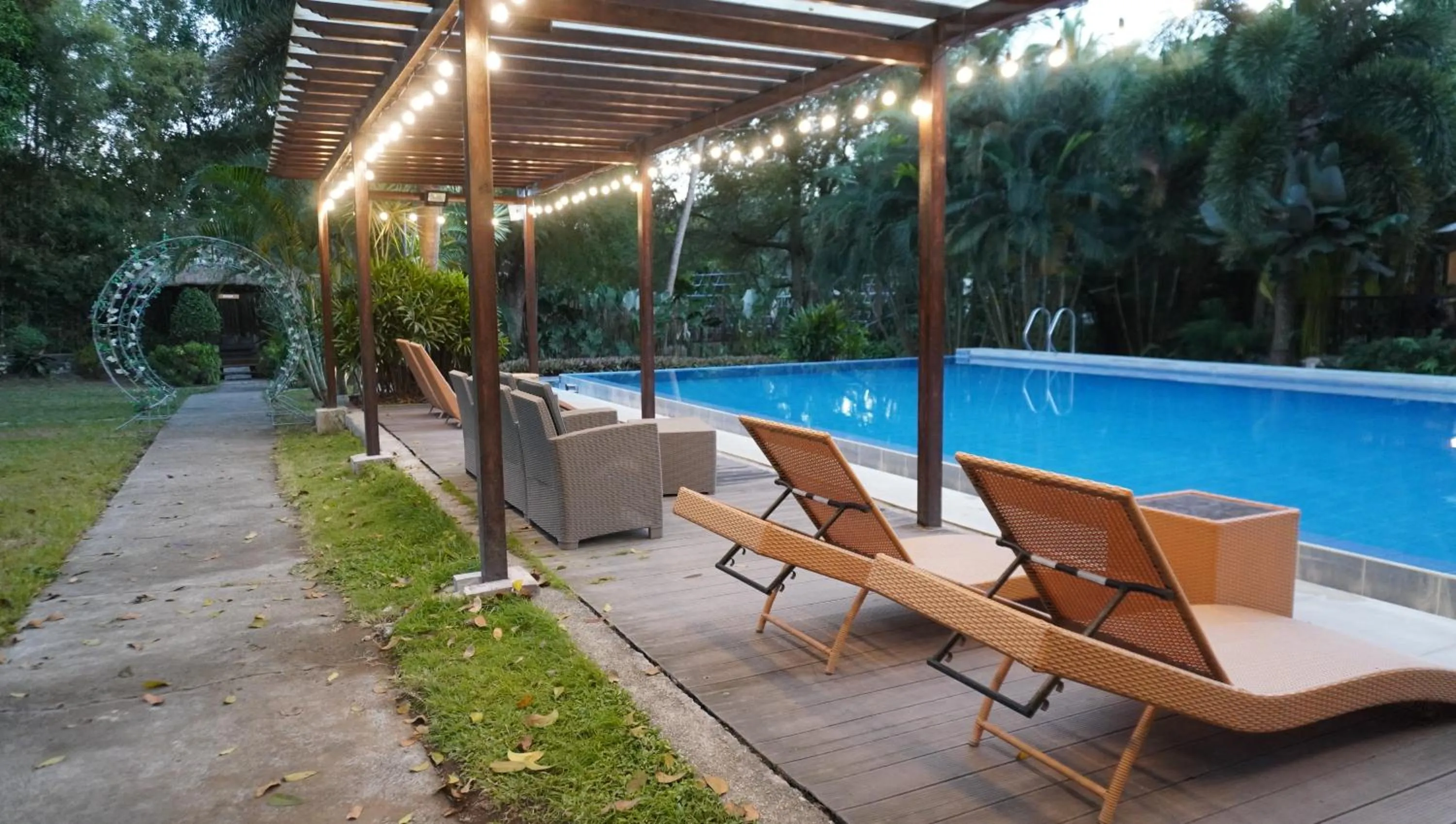 Swimming pool in The Zen Villas Resort