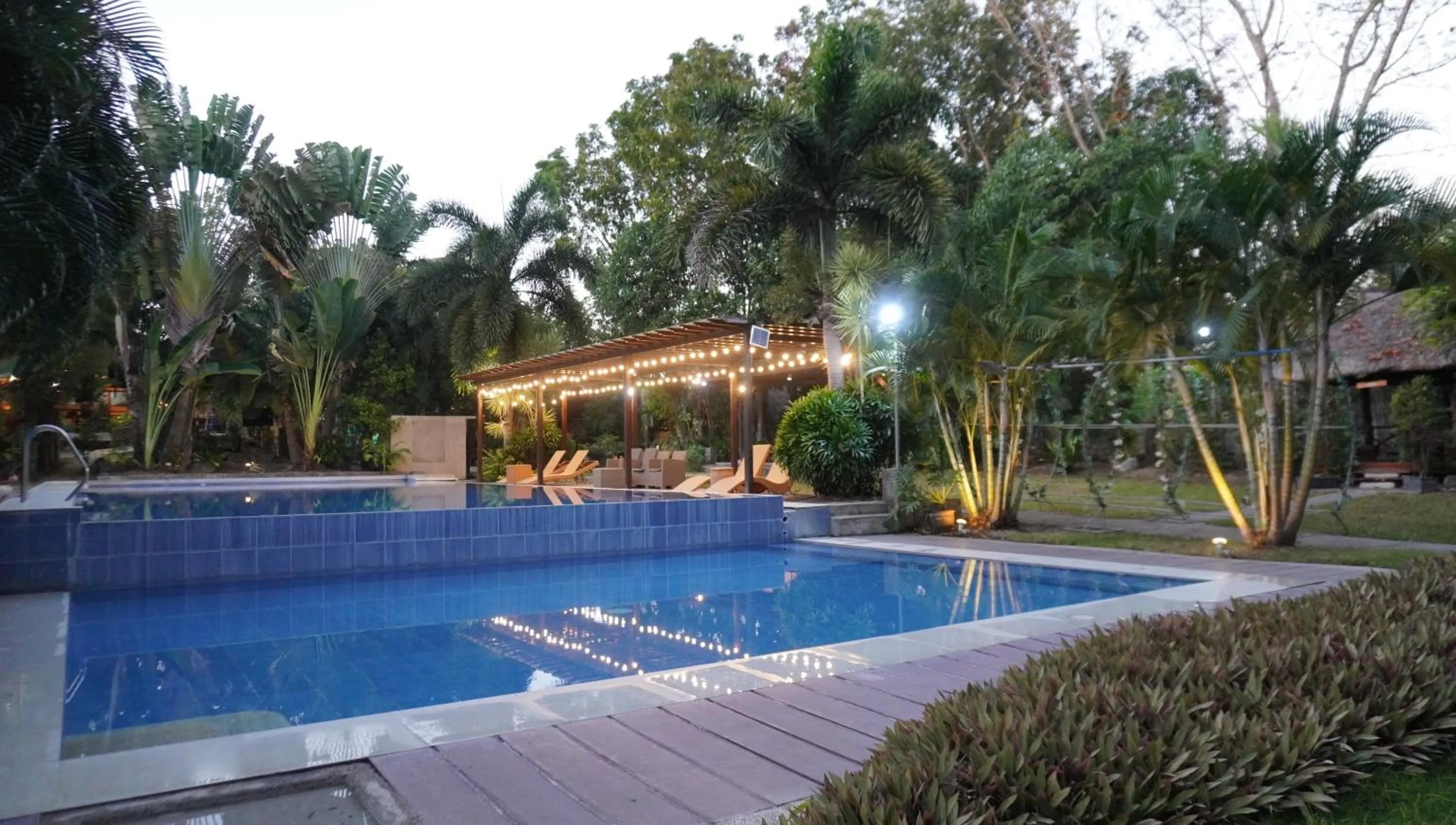 Swimming pool in The Zen Villas Resort