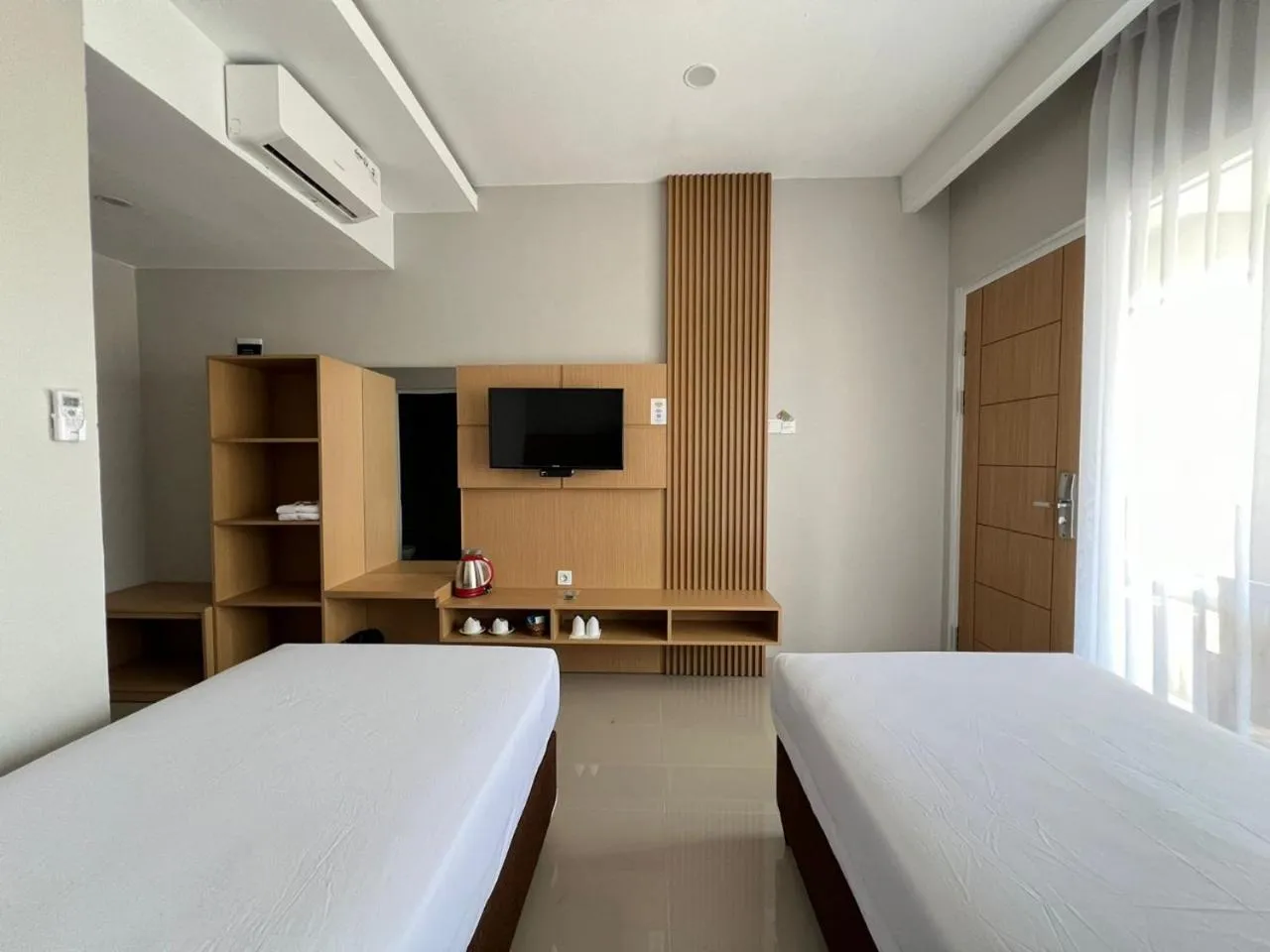 Communal lounge/ TV room, Bed in Hotel Century Pangandaran