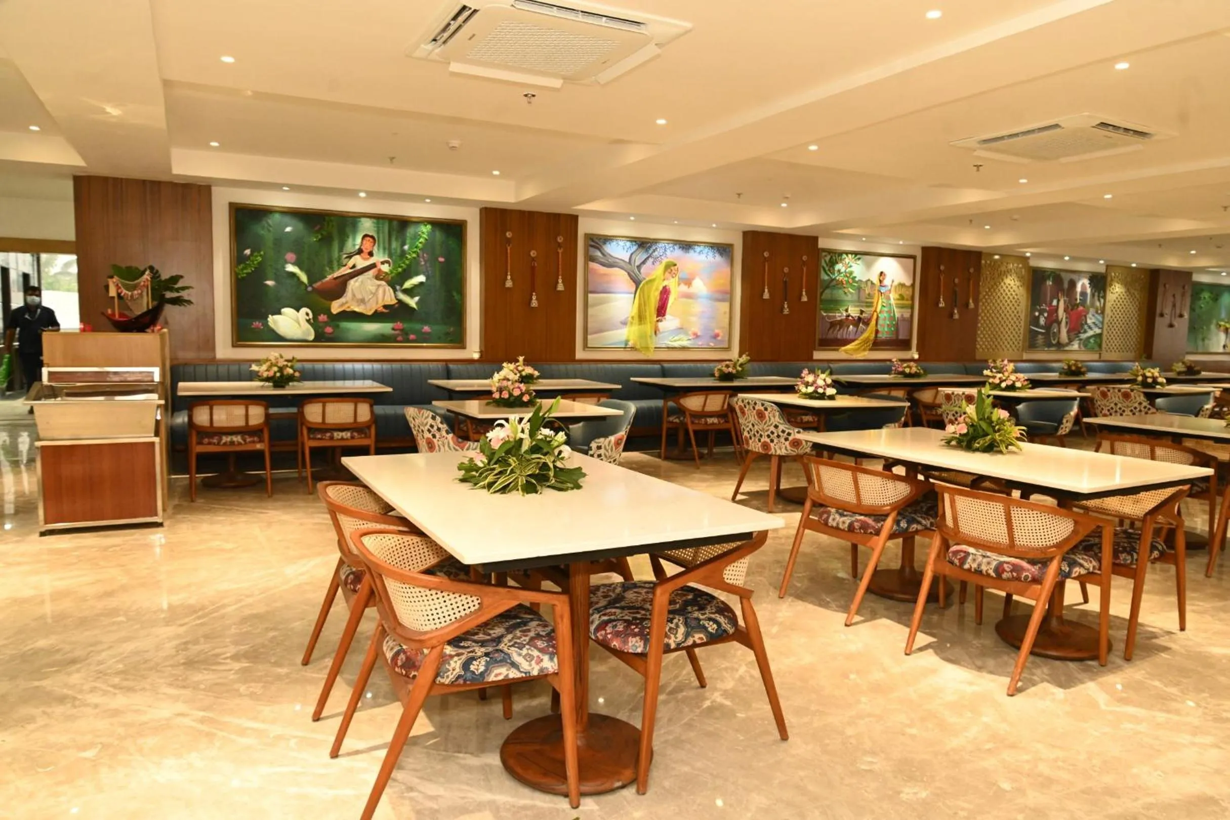 Restaurant/places to eat in Indore International Convention Center