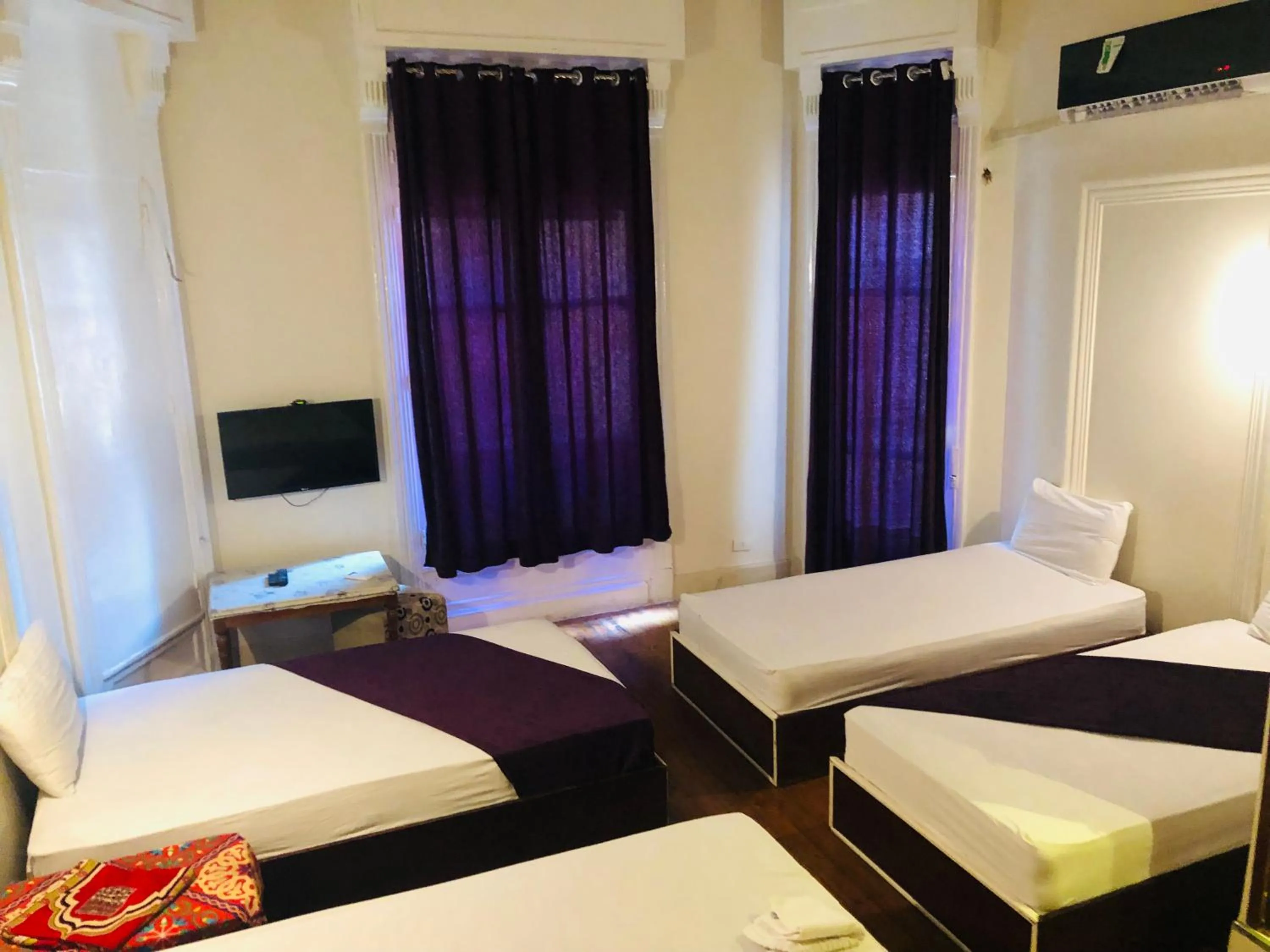 Communal lounge/ TV room, Bed in Mesho Cairo Hostel