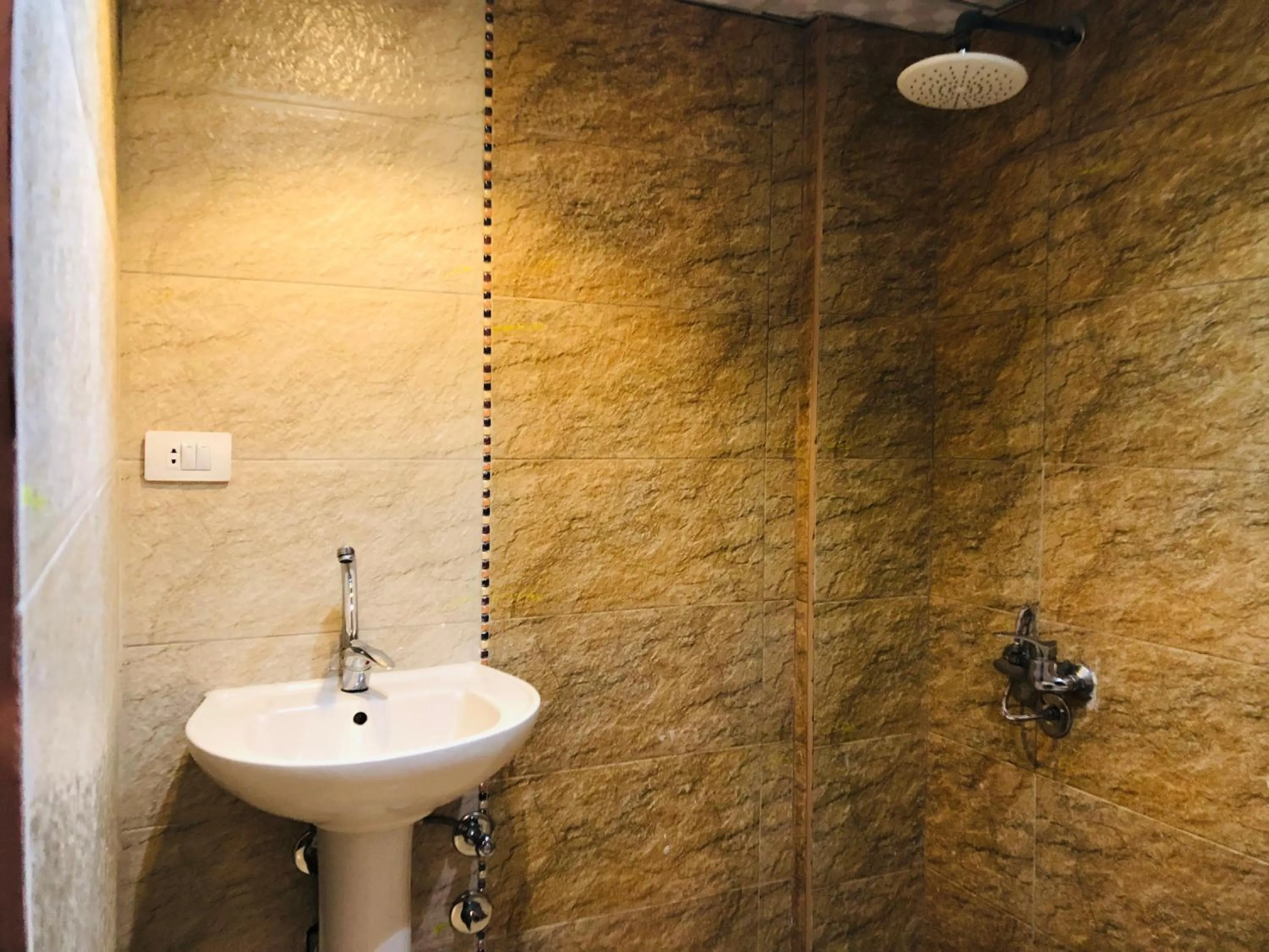 Shower in Mesho Cairo Hostel