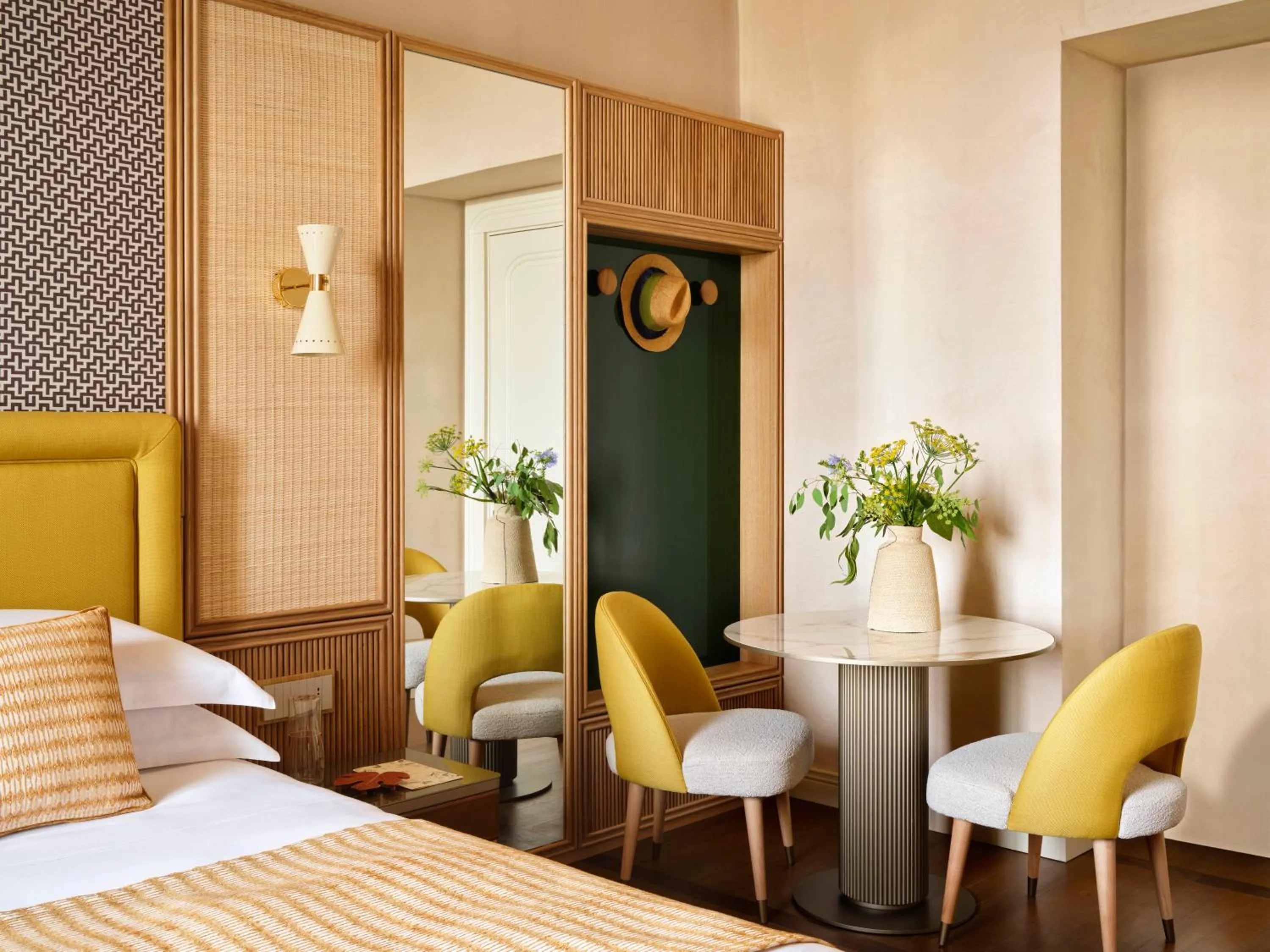 Seating area, Bed in VISTA Ostuni