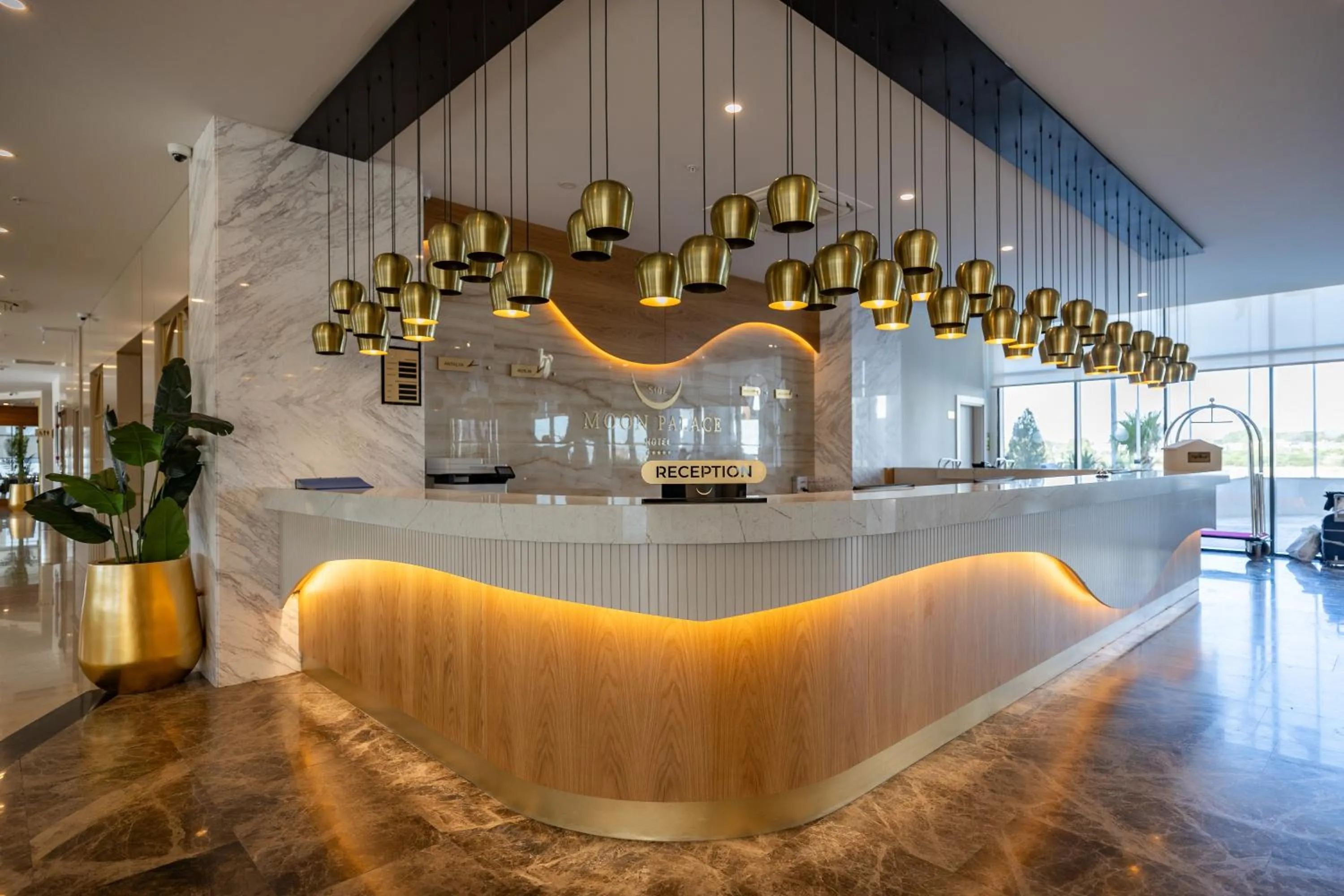 Side Moon Palace Hotel