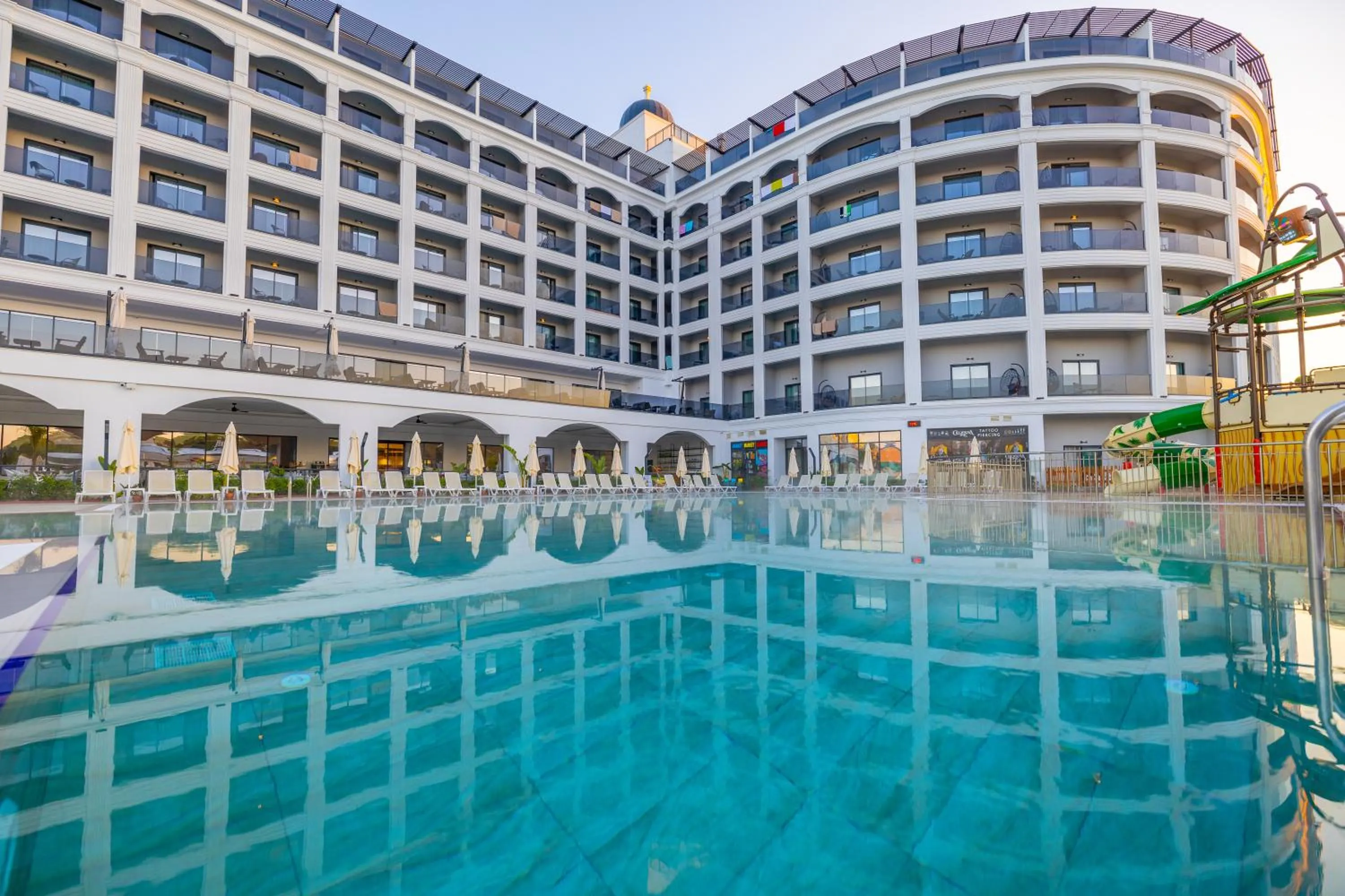 Side Moon Palace Hotel