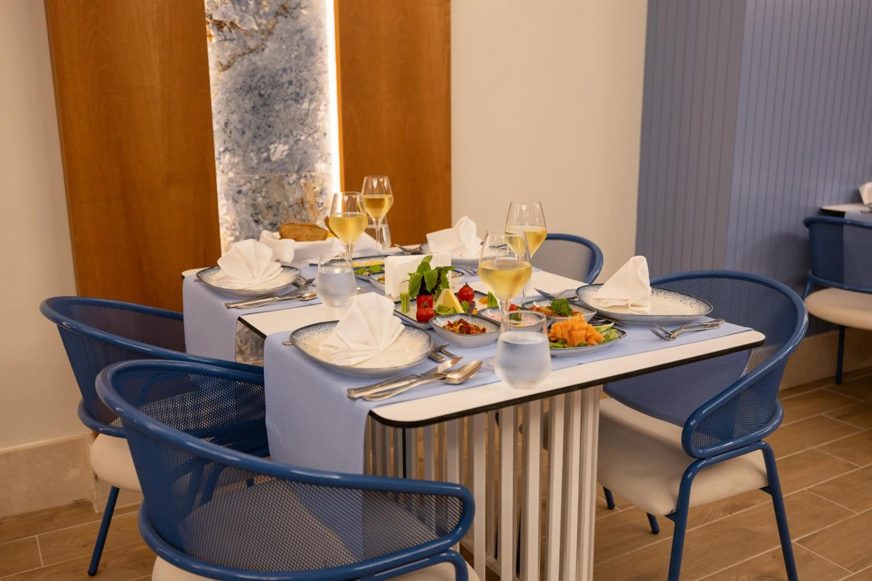 Side Moon Palace Hotel