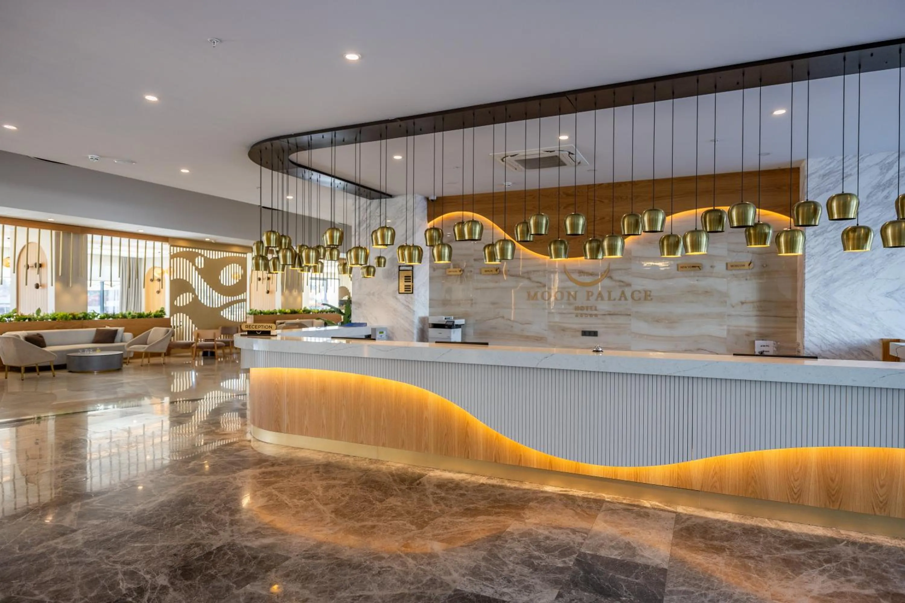 Side Moon Palace Hotel