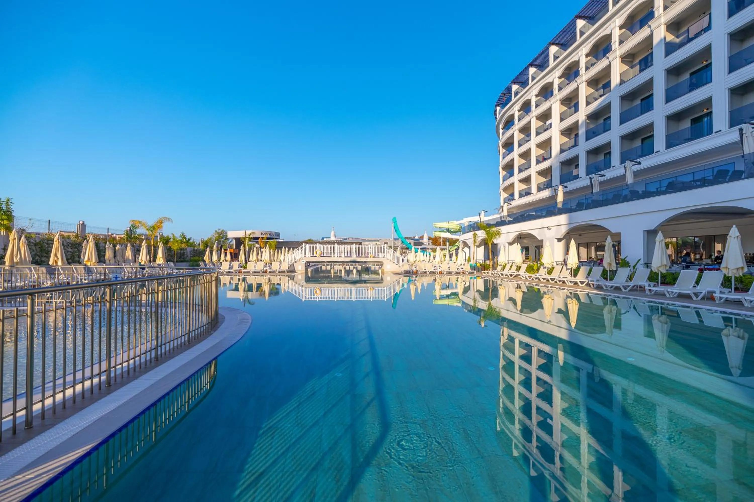 Side Moon Palace Hotel