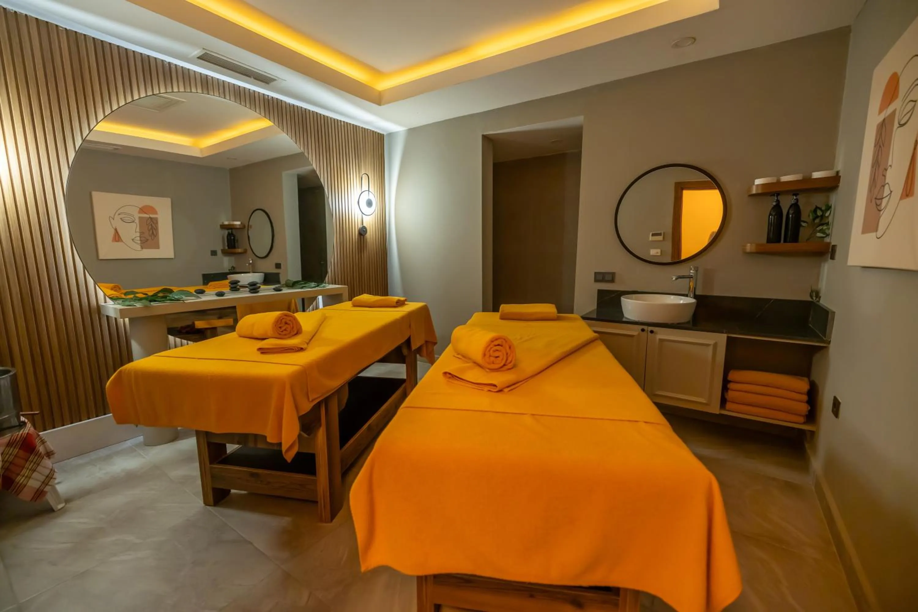 Side Moon Palace Hotel