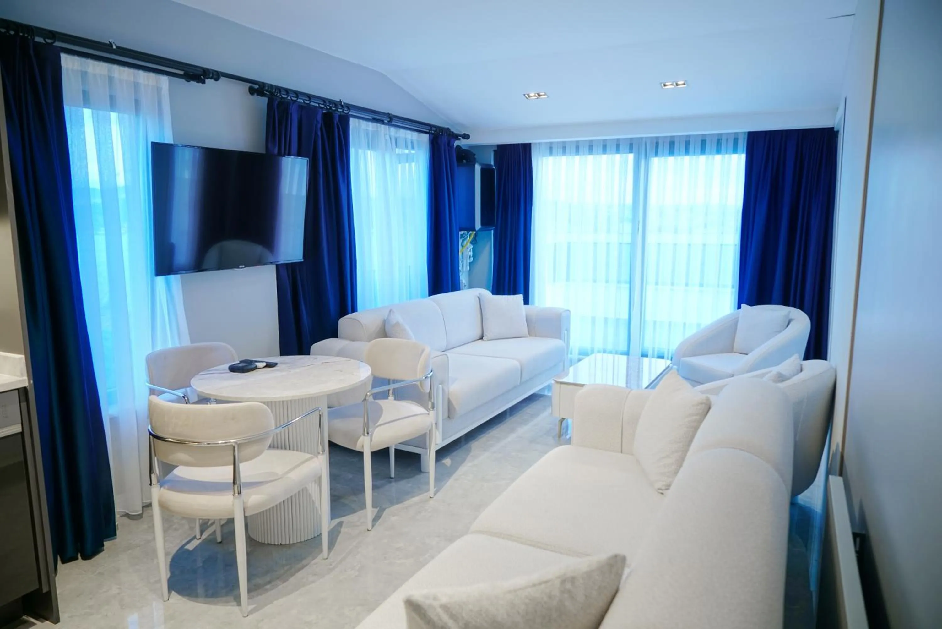 TV and multimedia in Elite World Homes Istanbul Bosphorus