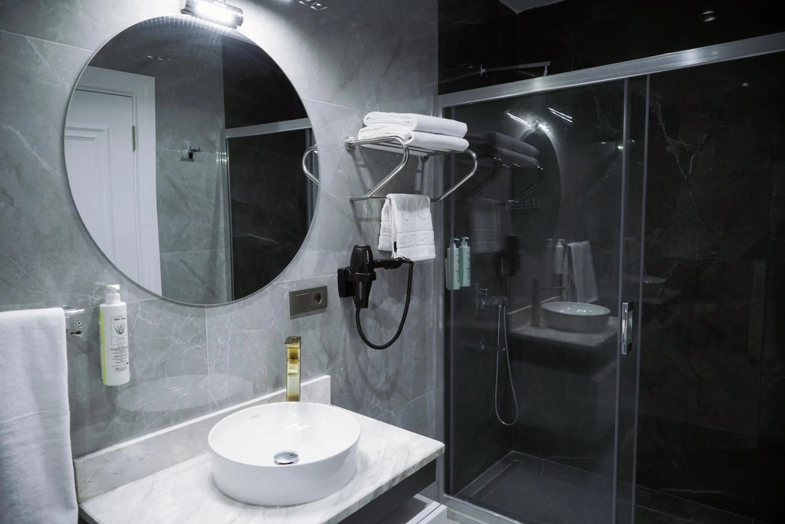 Shower in Elite World Homes Istanbul Bosphorus