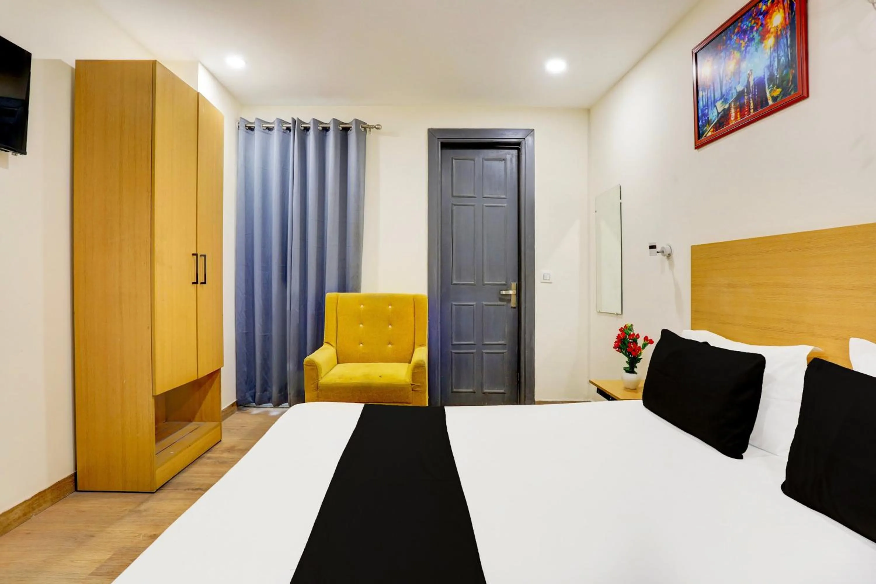 Bathroom, Bed in Super Hotel O Near Uttam Nagar East Metro