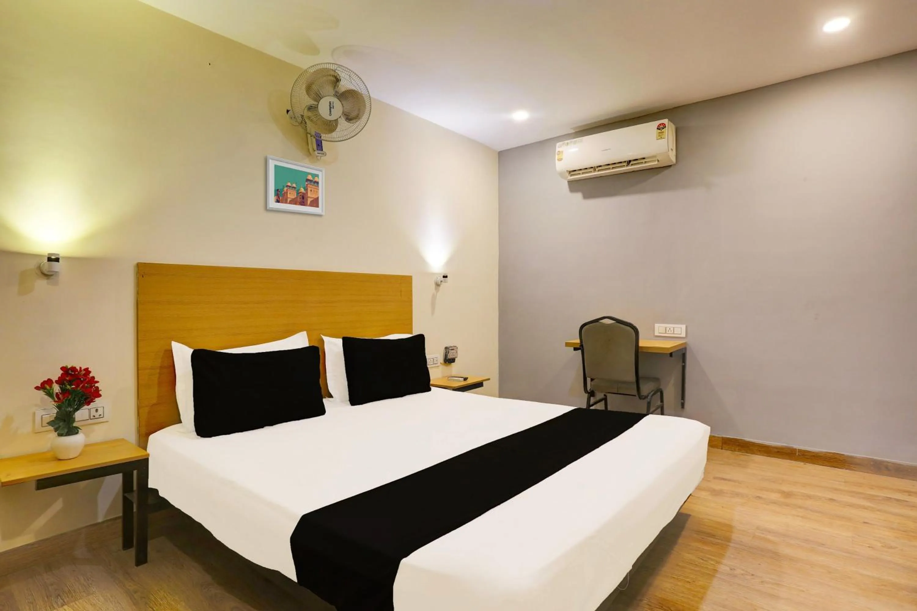 Bedroom, Bed in Super Hotel O Near Uttam Nagar East Metro
