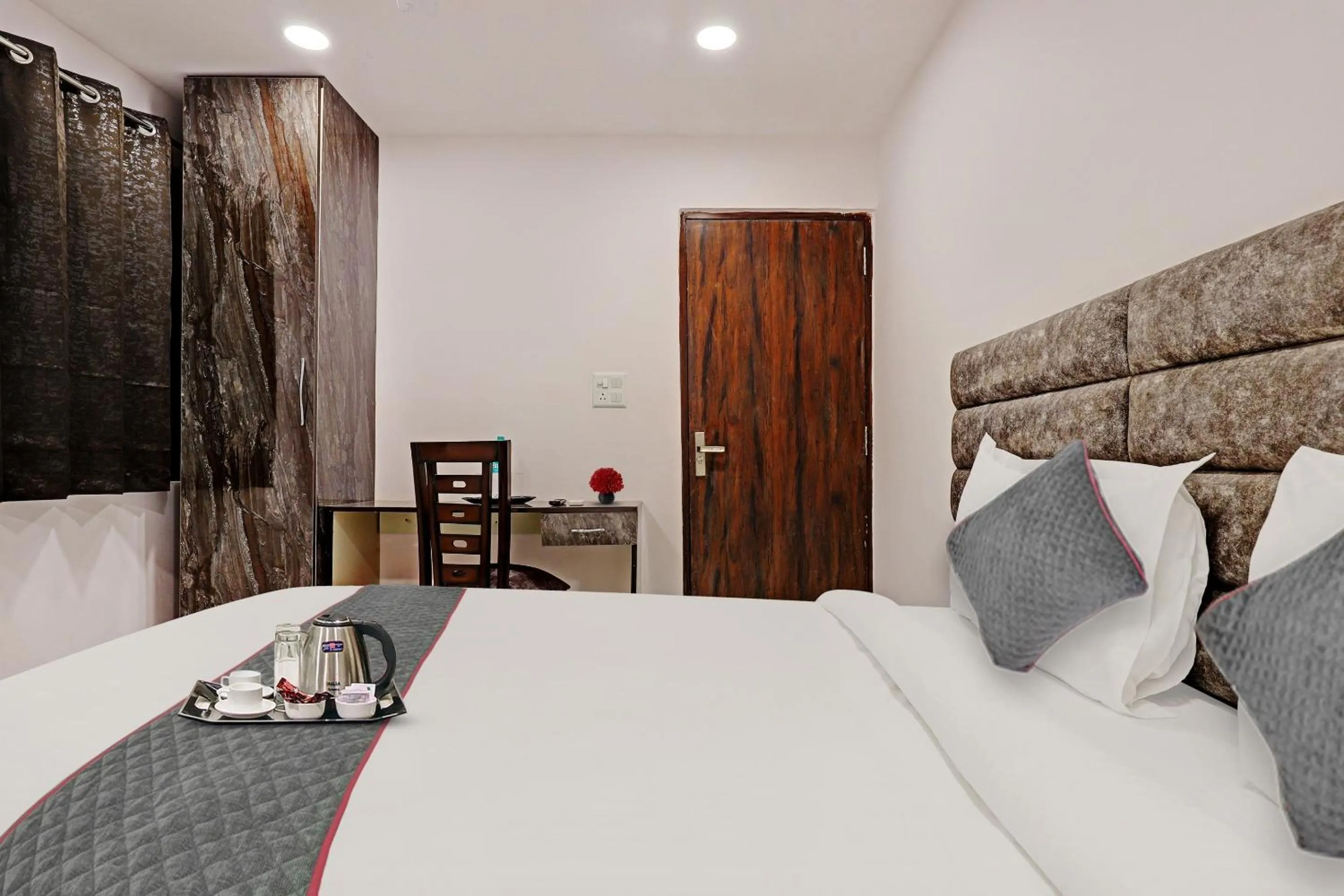 Bedroom, Bed in Super Townhouse Roadway Inn