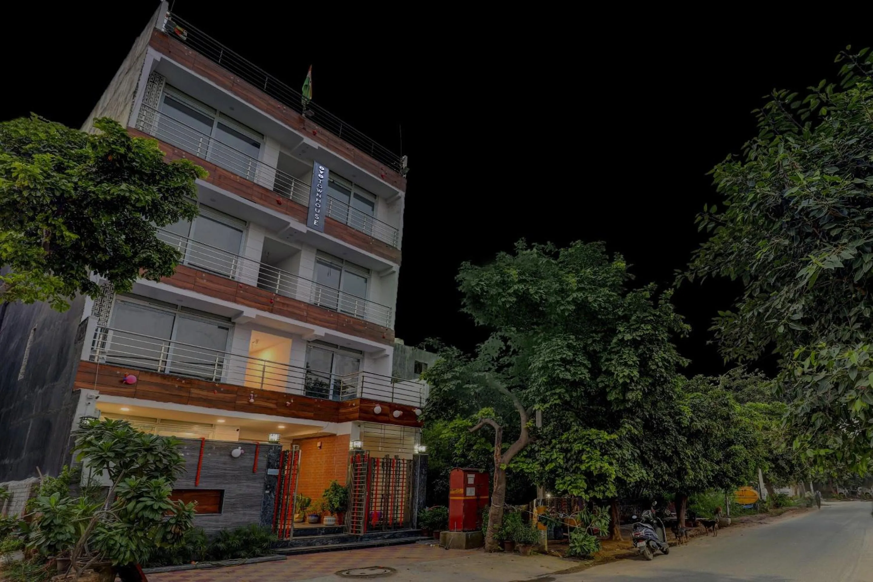 Facade/entrance in Super Townhouse Roadway Inn