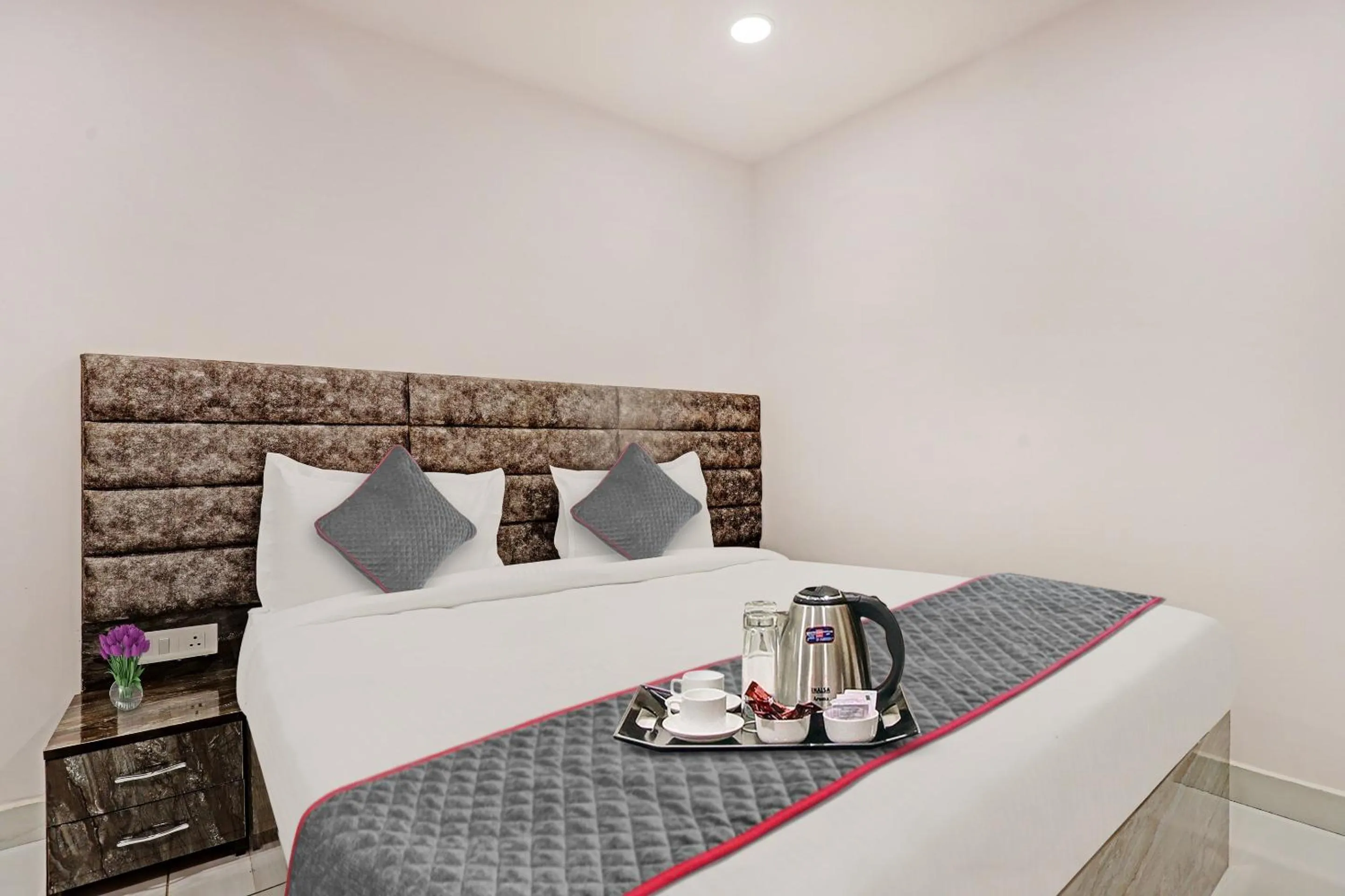 Bedroom, Bed in Super Townhouse Roadway Inn