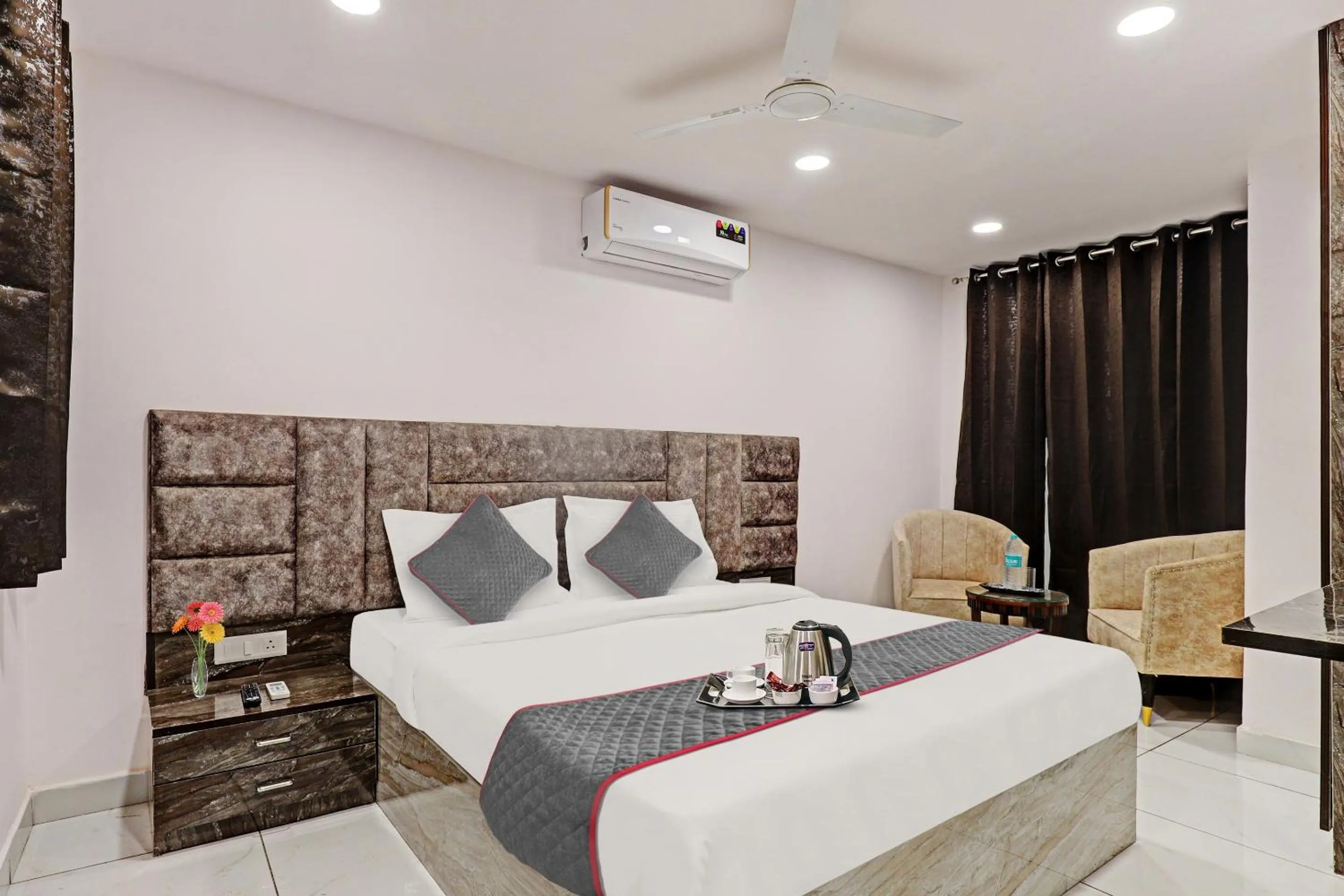 Bedroom, Bed in Super Townhouse Roadway Inn