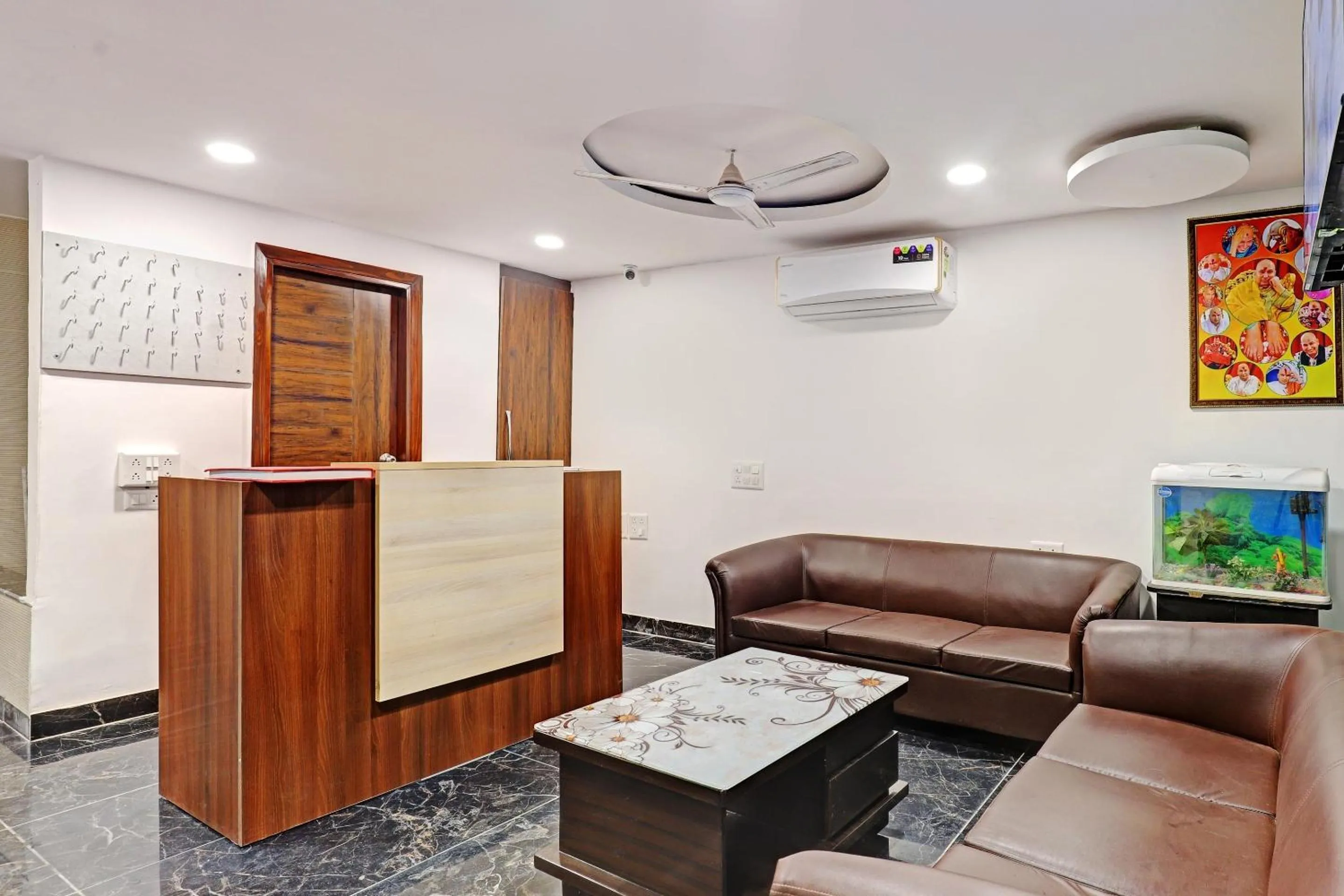 Lobby or reception in Super Townhouse Roadway Inn