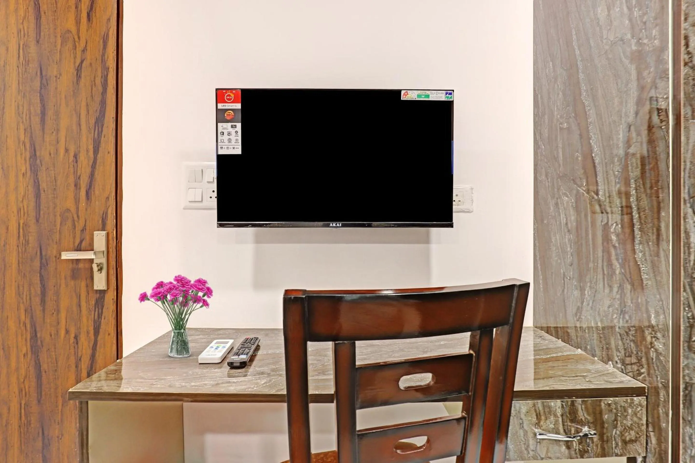 Lobby or reception in Super Townhouse Roadway Inn