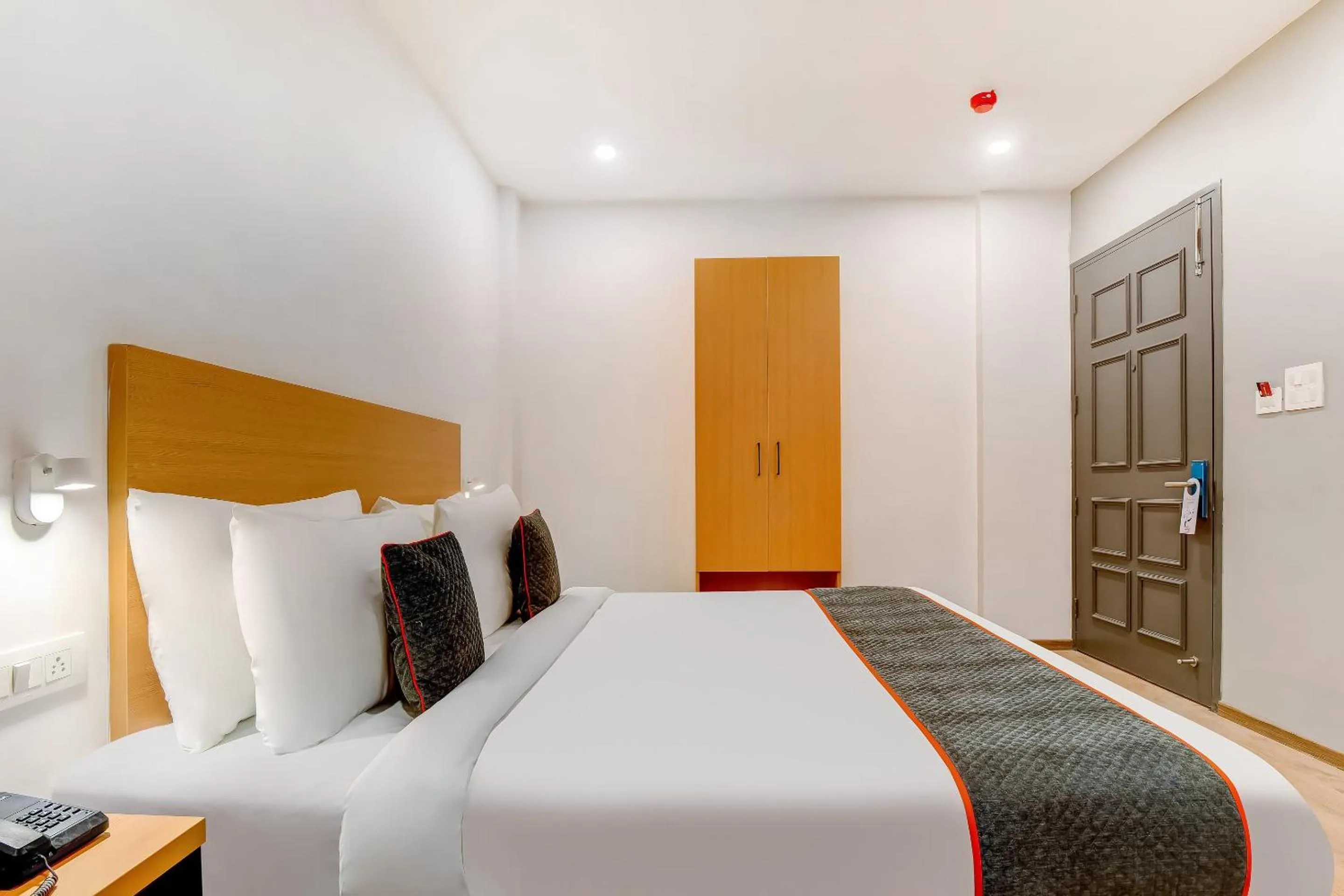 Bed in Collection O Near Kohat Enclave Metro Station