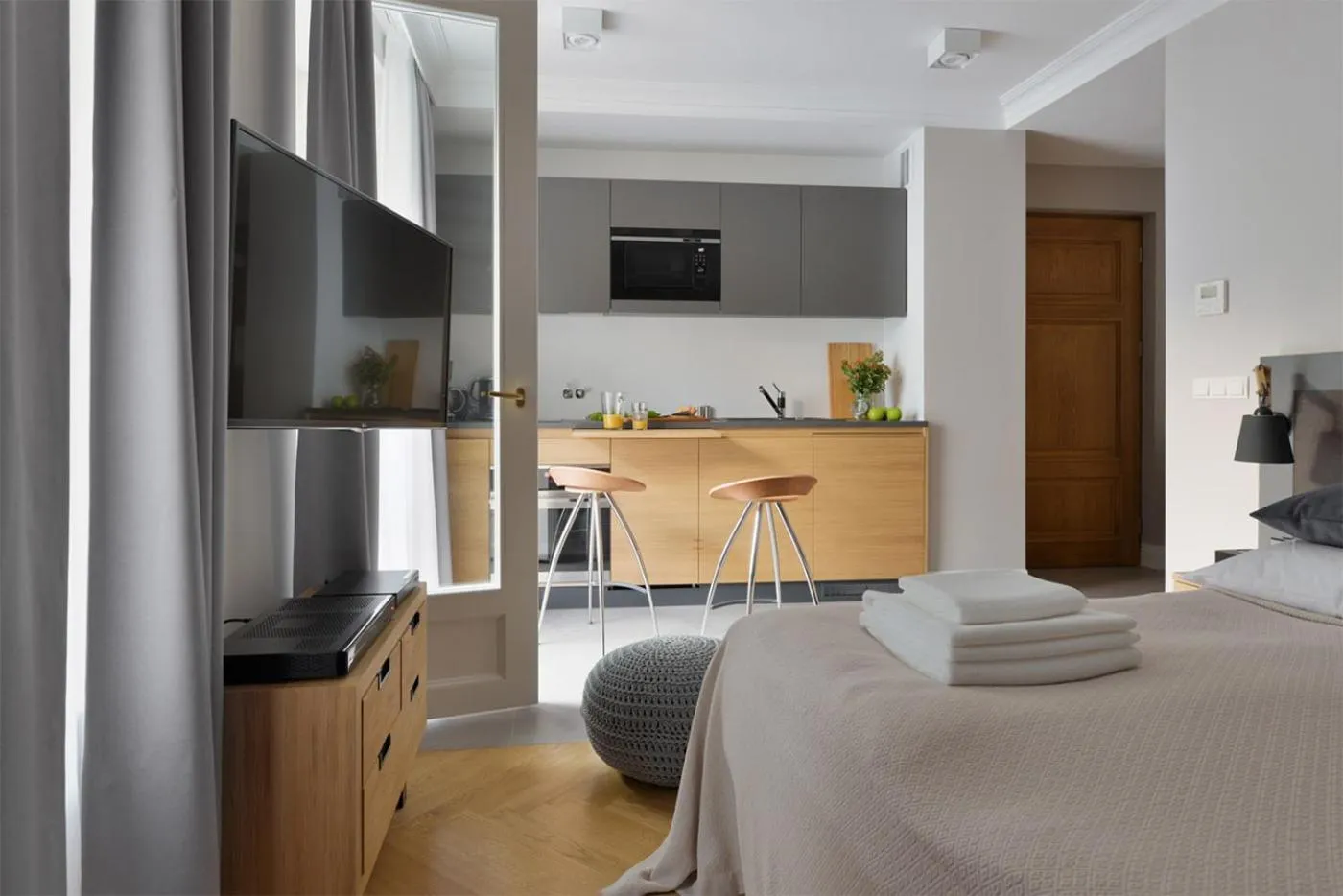 Kitchen or kitchenette, Bed in STRADONIA Serviced Apartments