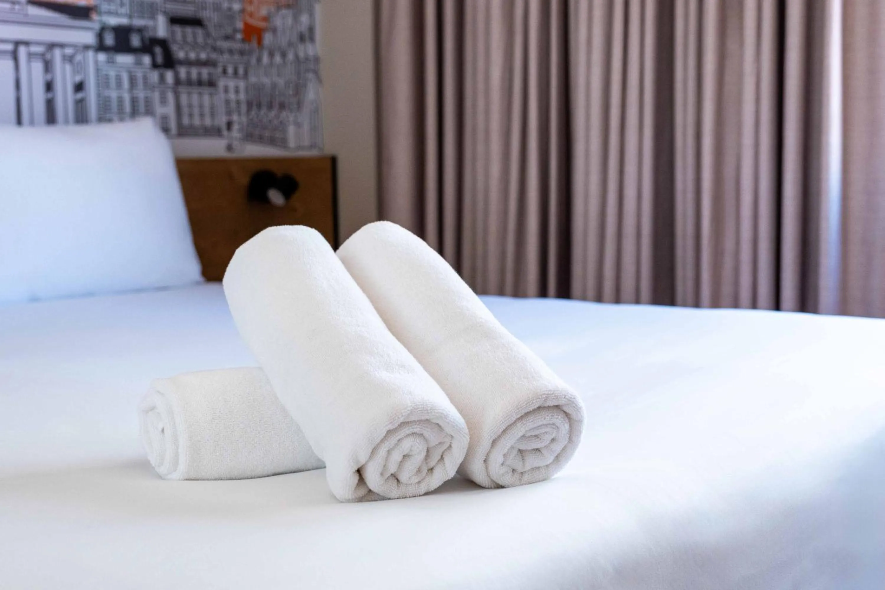 Bedroom, Bed in easyHotel Madrid Alcala