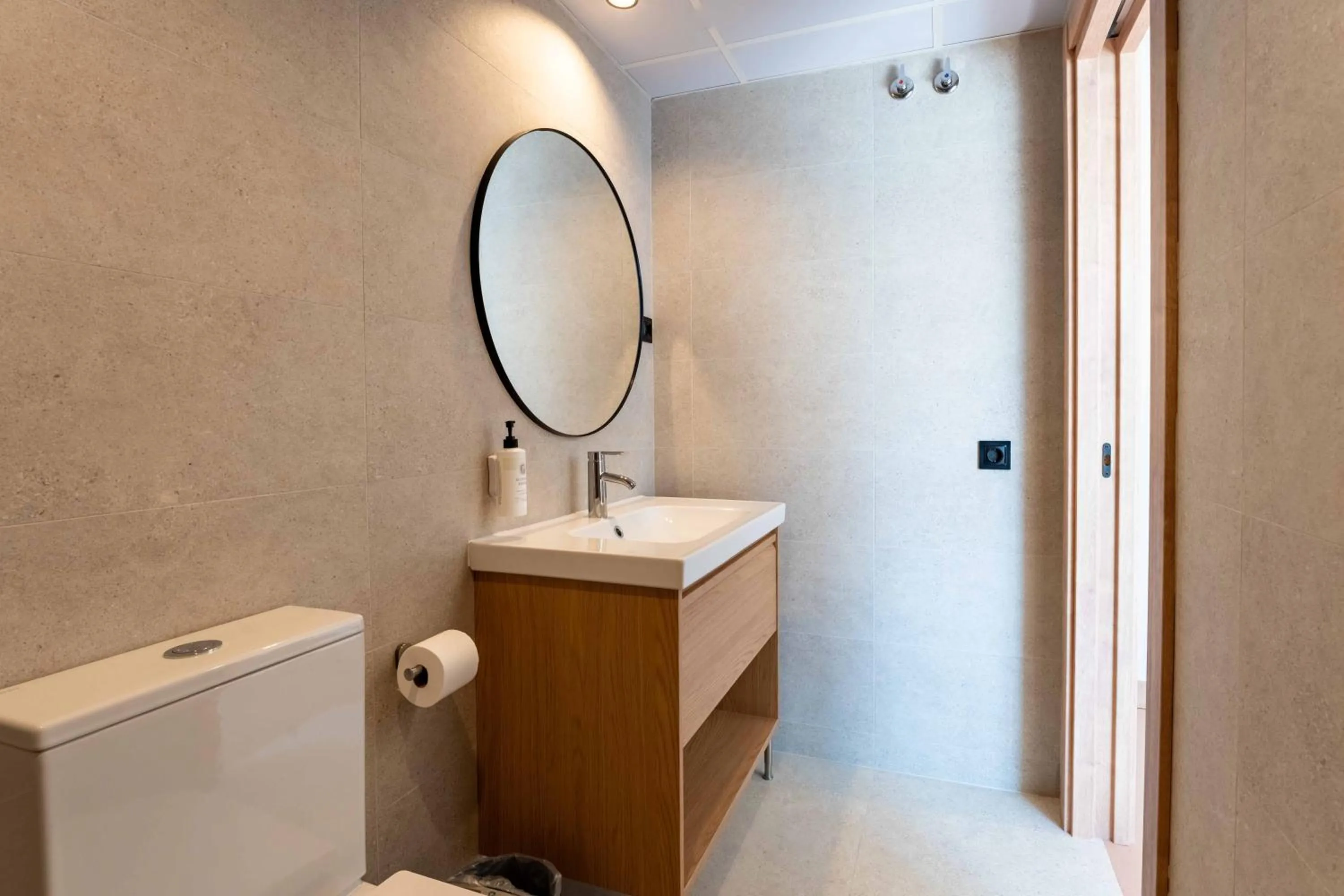 Bathroom in easyHotel Madrid Alcala