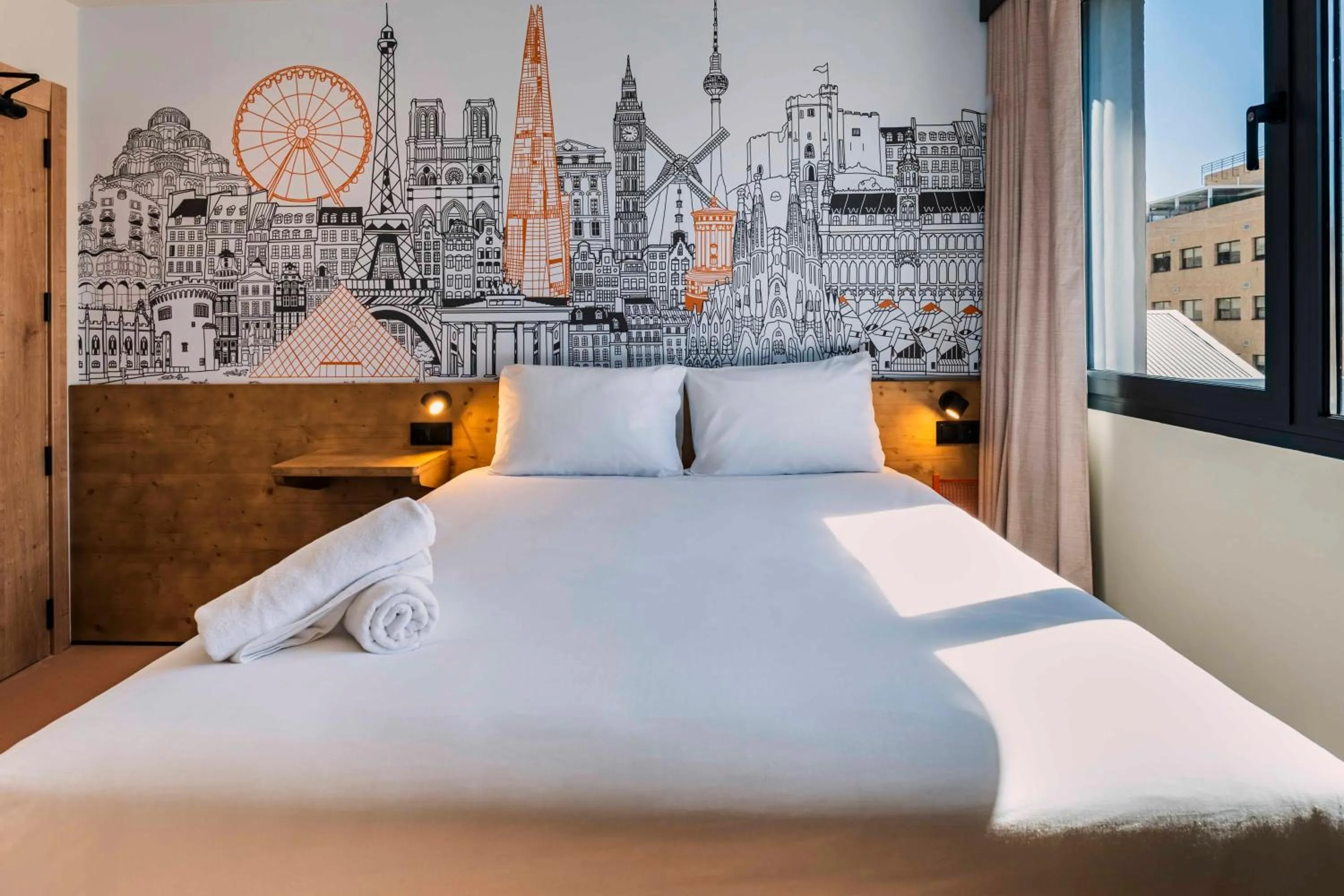 Bedroom, Bed in easyHotel Madrid Alcala