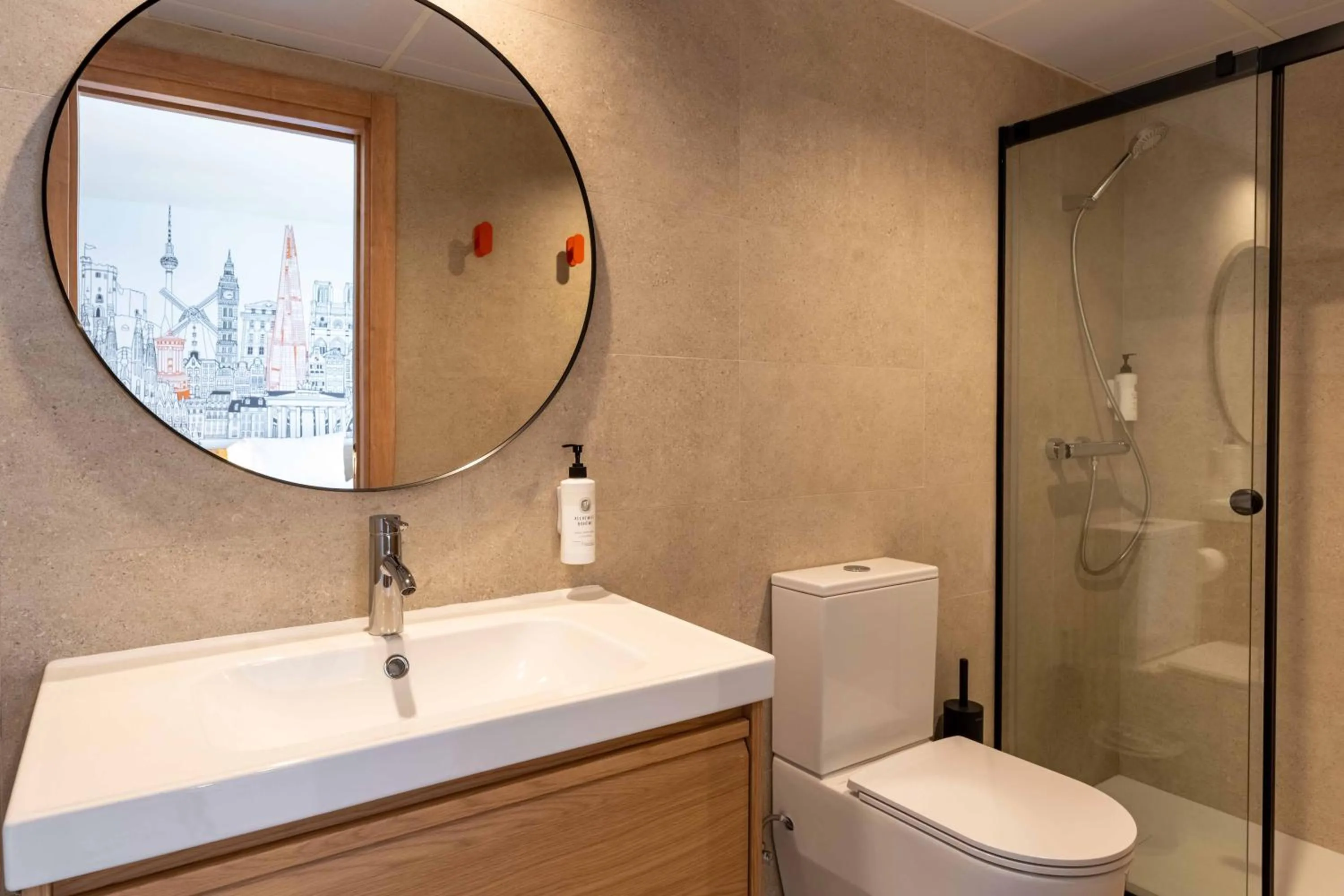 Bedroom in easyHotel Madrid Alcala