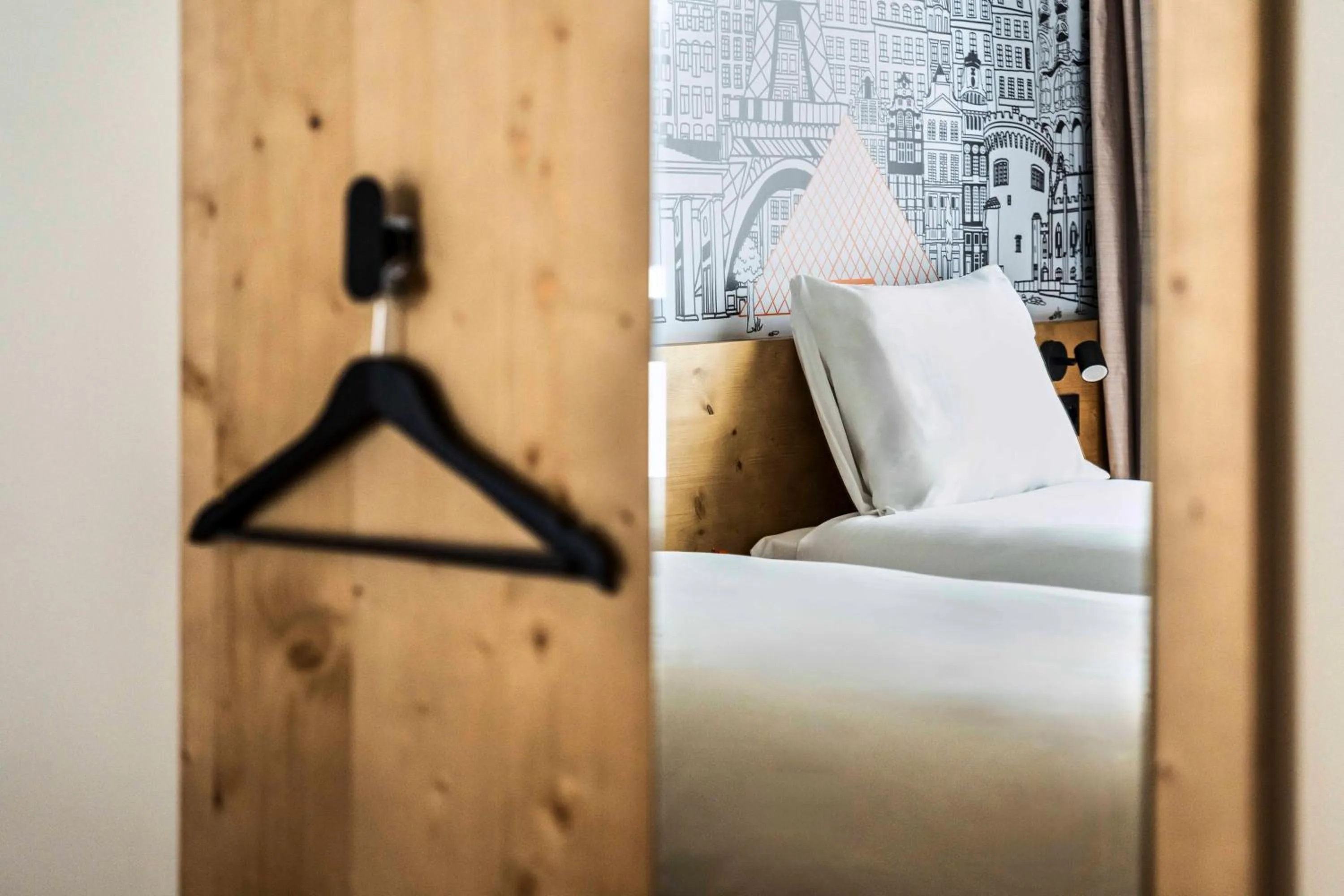 Bedroom, Bed in easyHotel Madrid Alcala