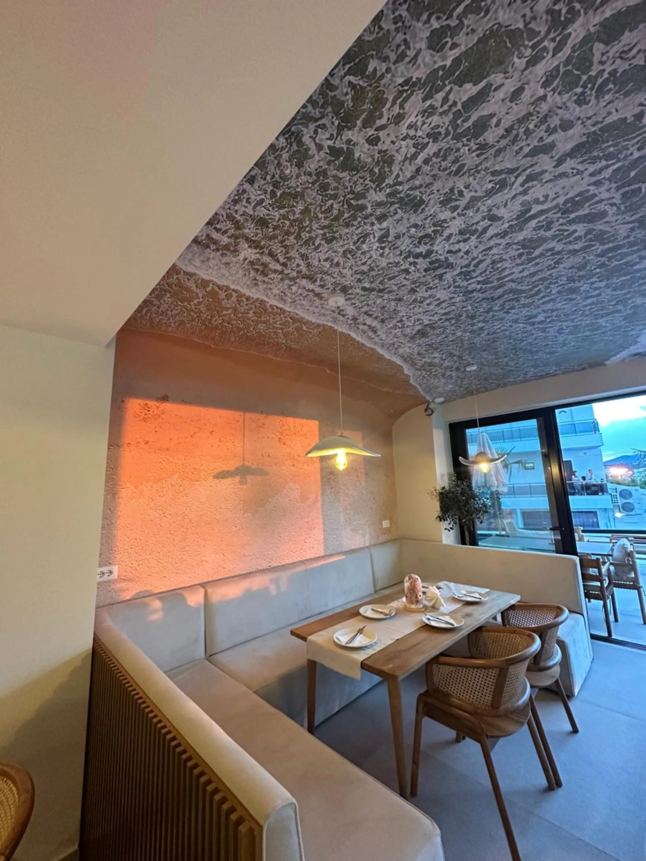 Restaurant/places to eat in Avenue Hotel