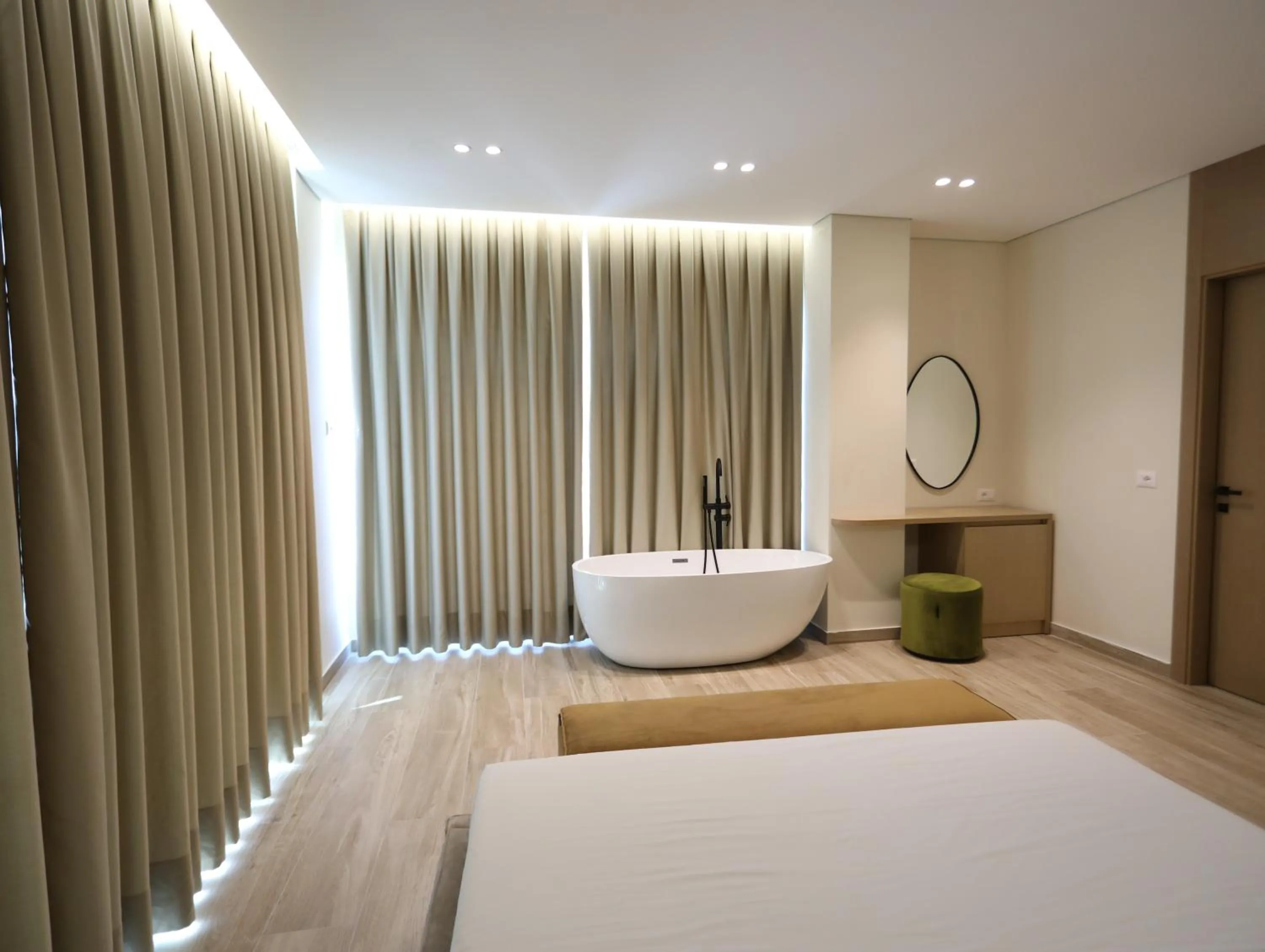 Photo of the whole room, Bed in Avenue Hotel