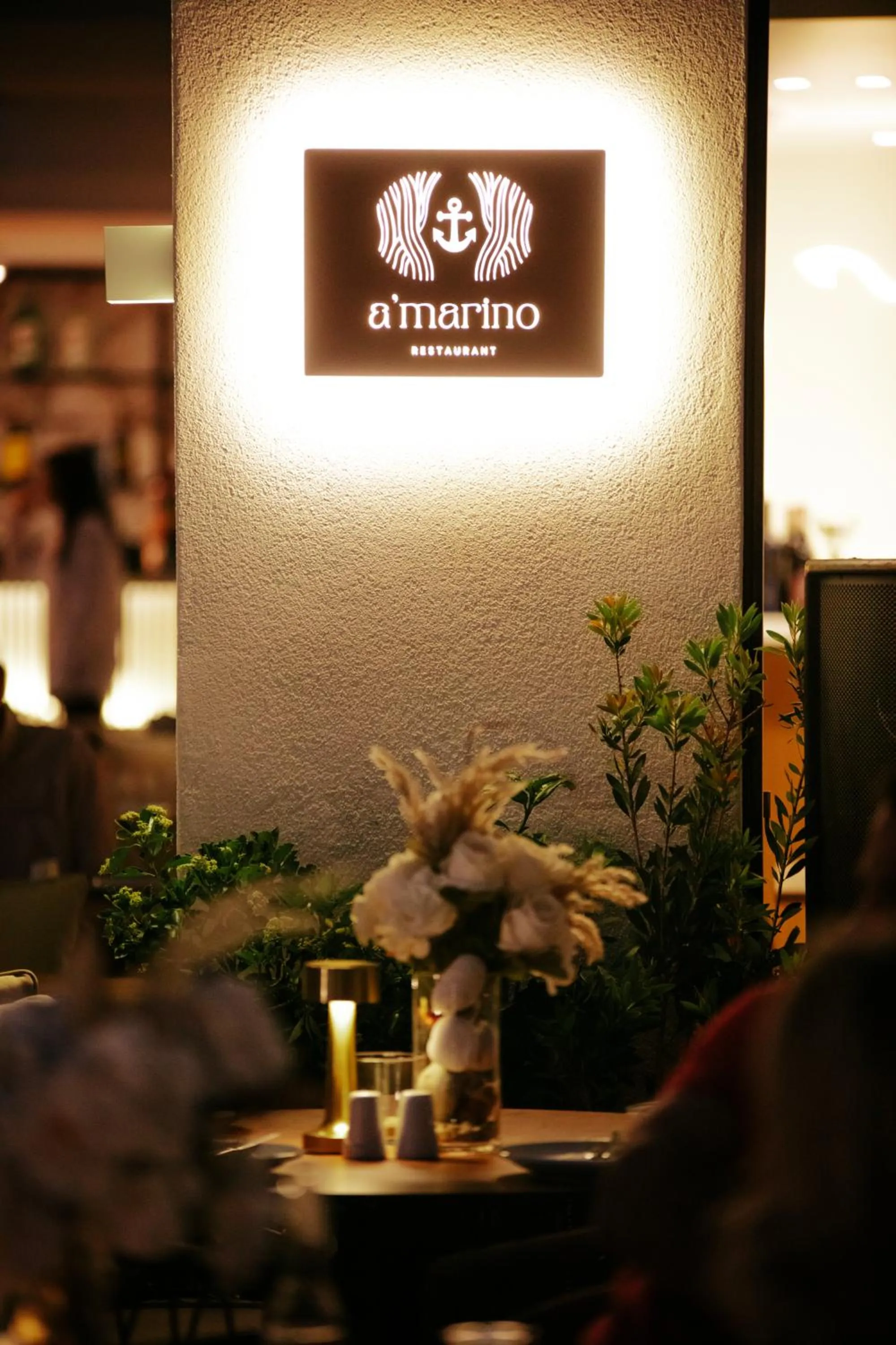 Restaurant/places to eat in Avenue Hotel