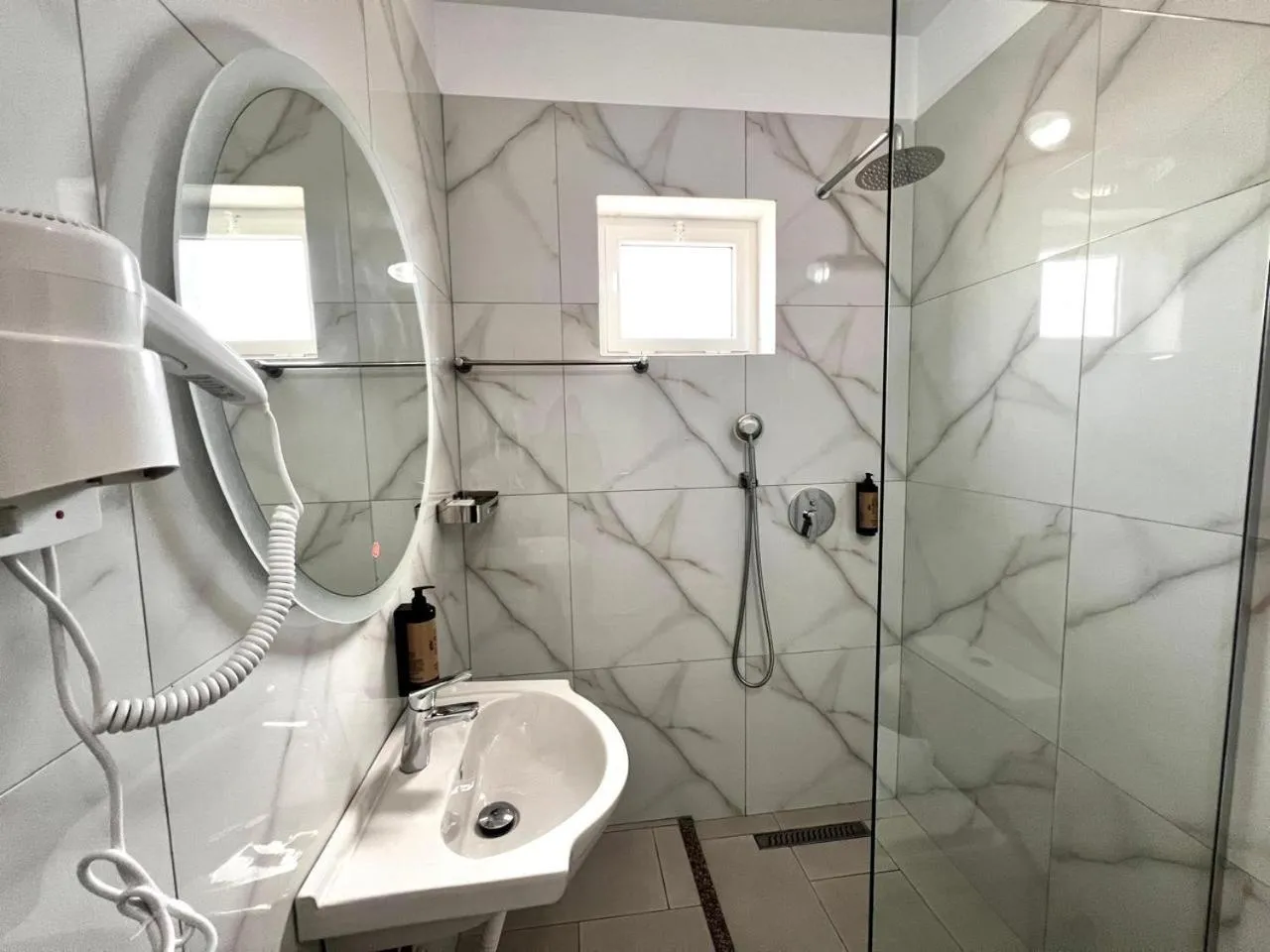 Bathroom in Avenue Hotel