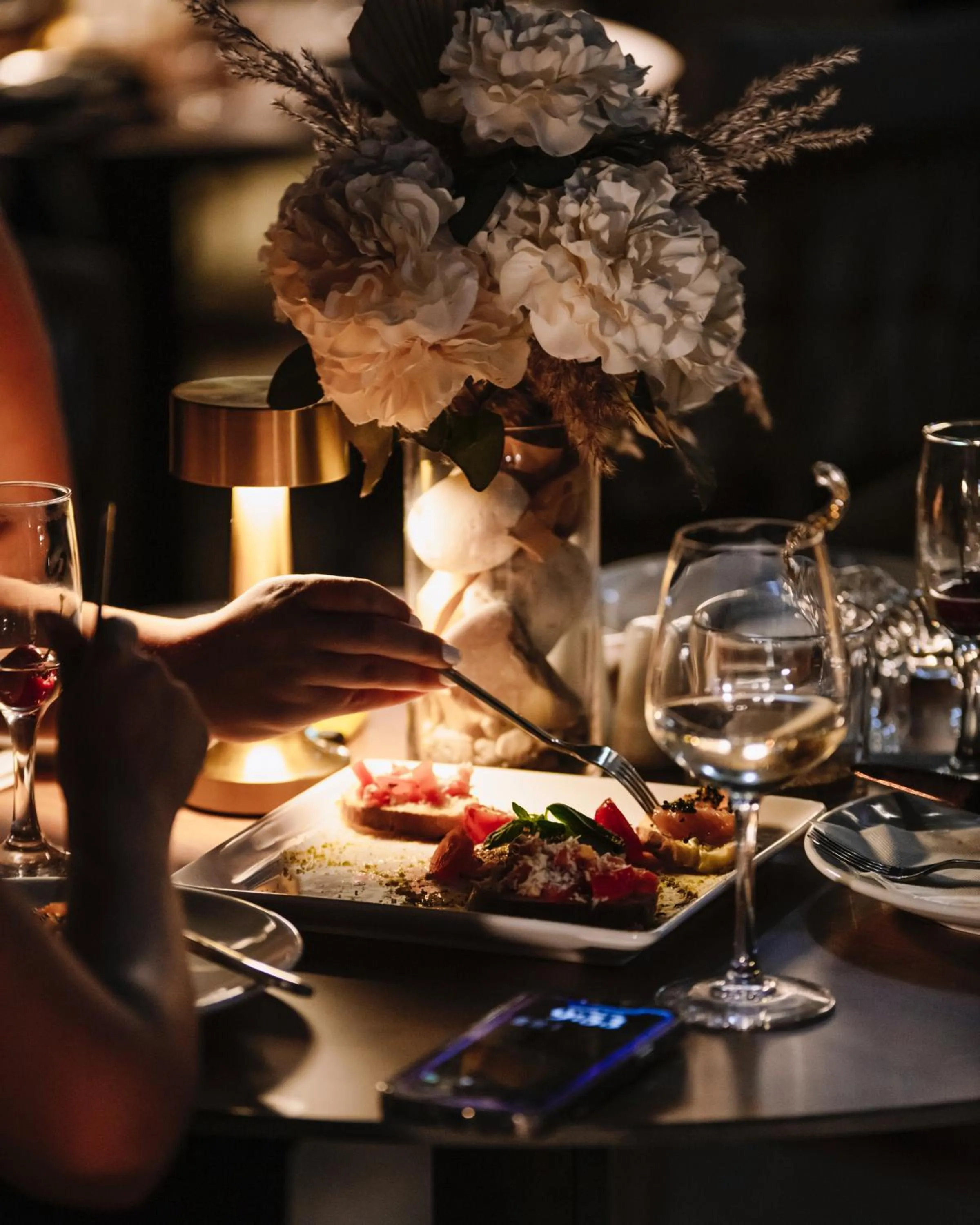 Food and drinks in Avenue Hotel