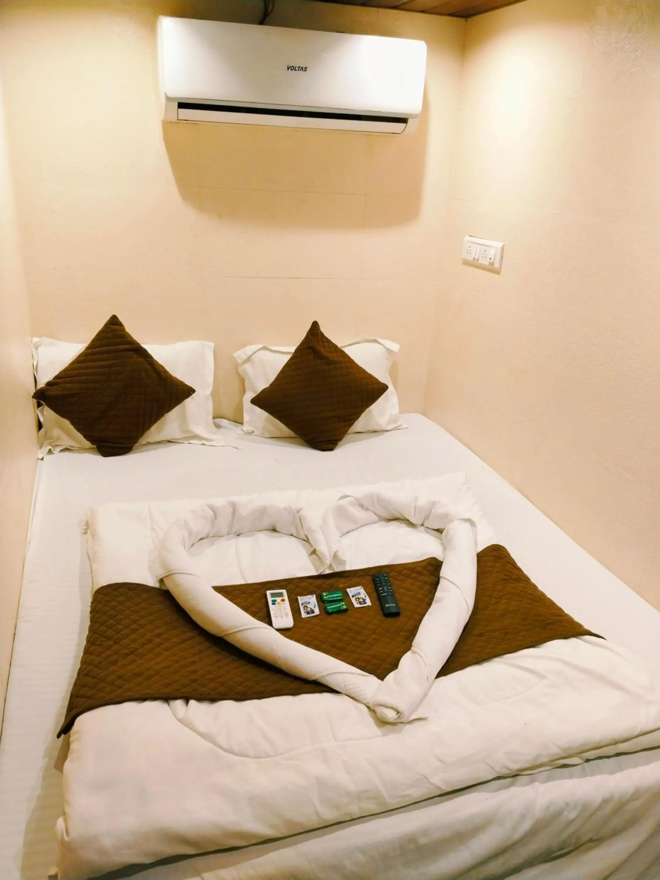 Property building, Bed in Nadim Tiger Residency