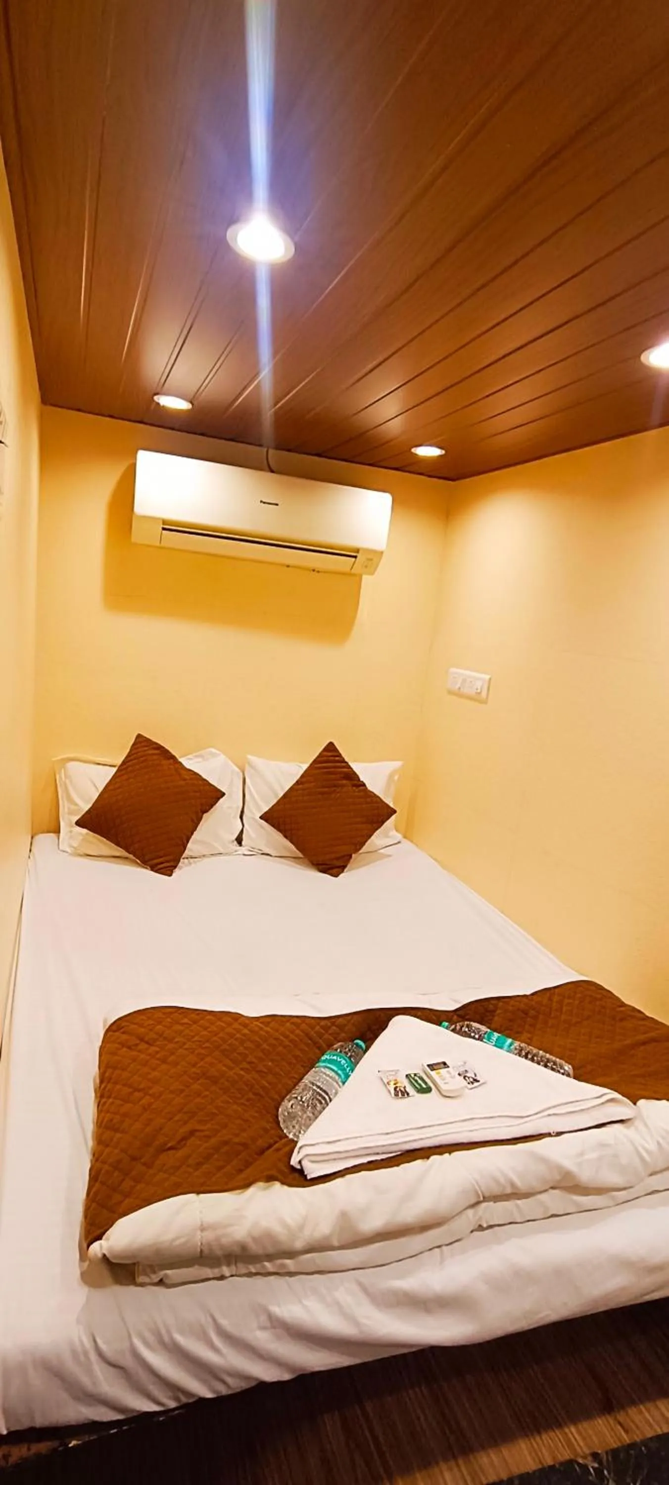 Property building, Bed in Nadim Tiger Residency