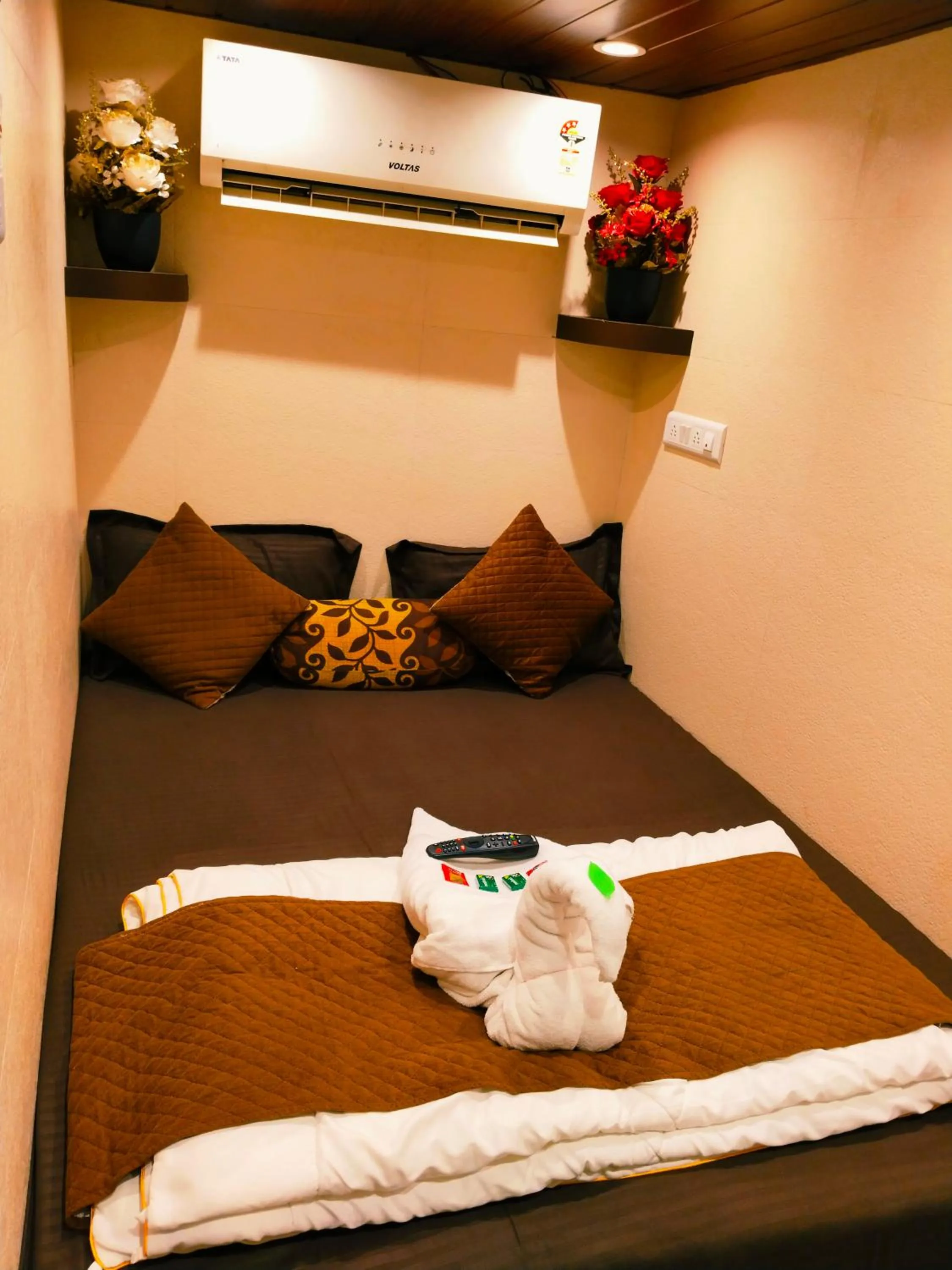 Property building, Bed in Nadim Tiger Residency