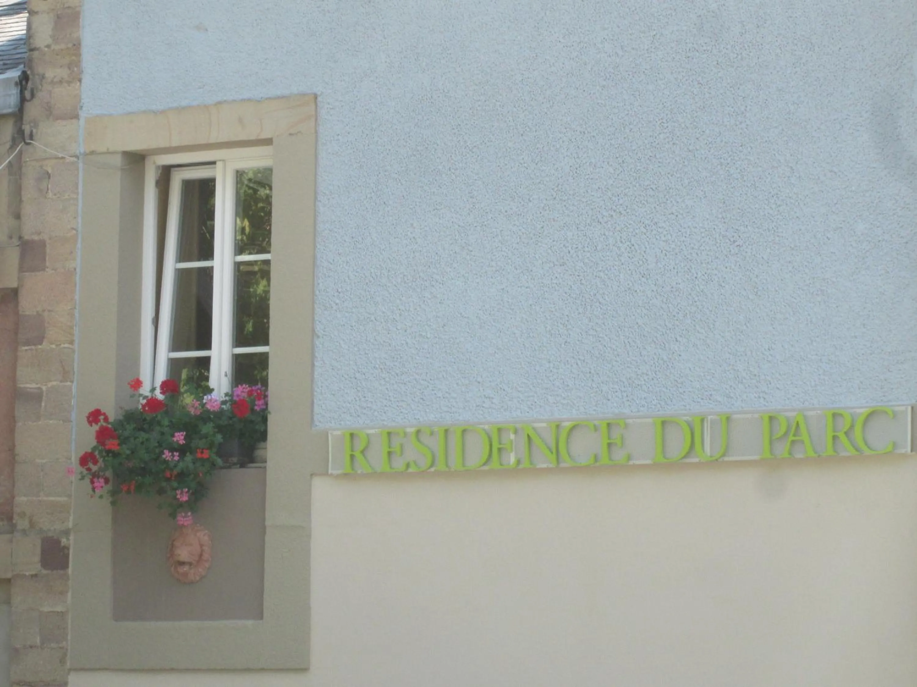 Facade/entrance in Residence du Parc