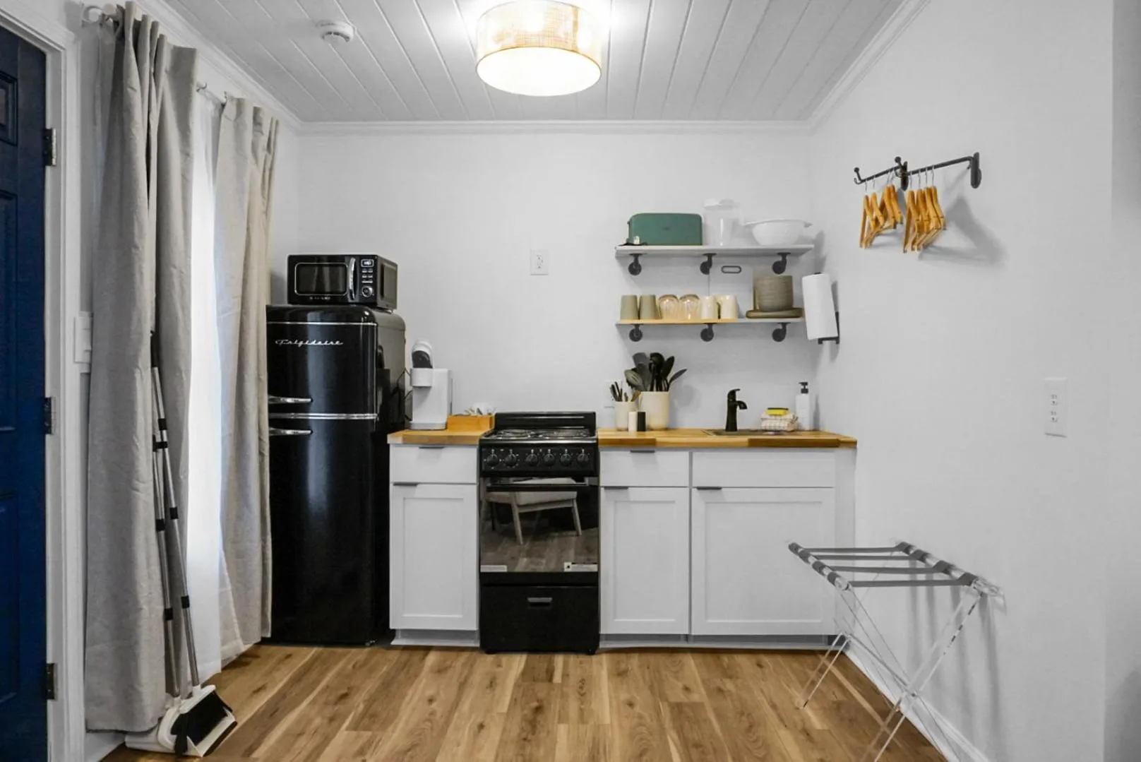 Kitchen or kitchenette in The Boardwalk Inn
