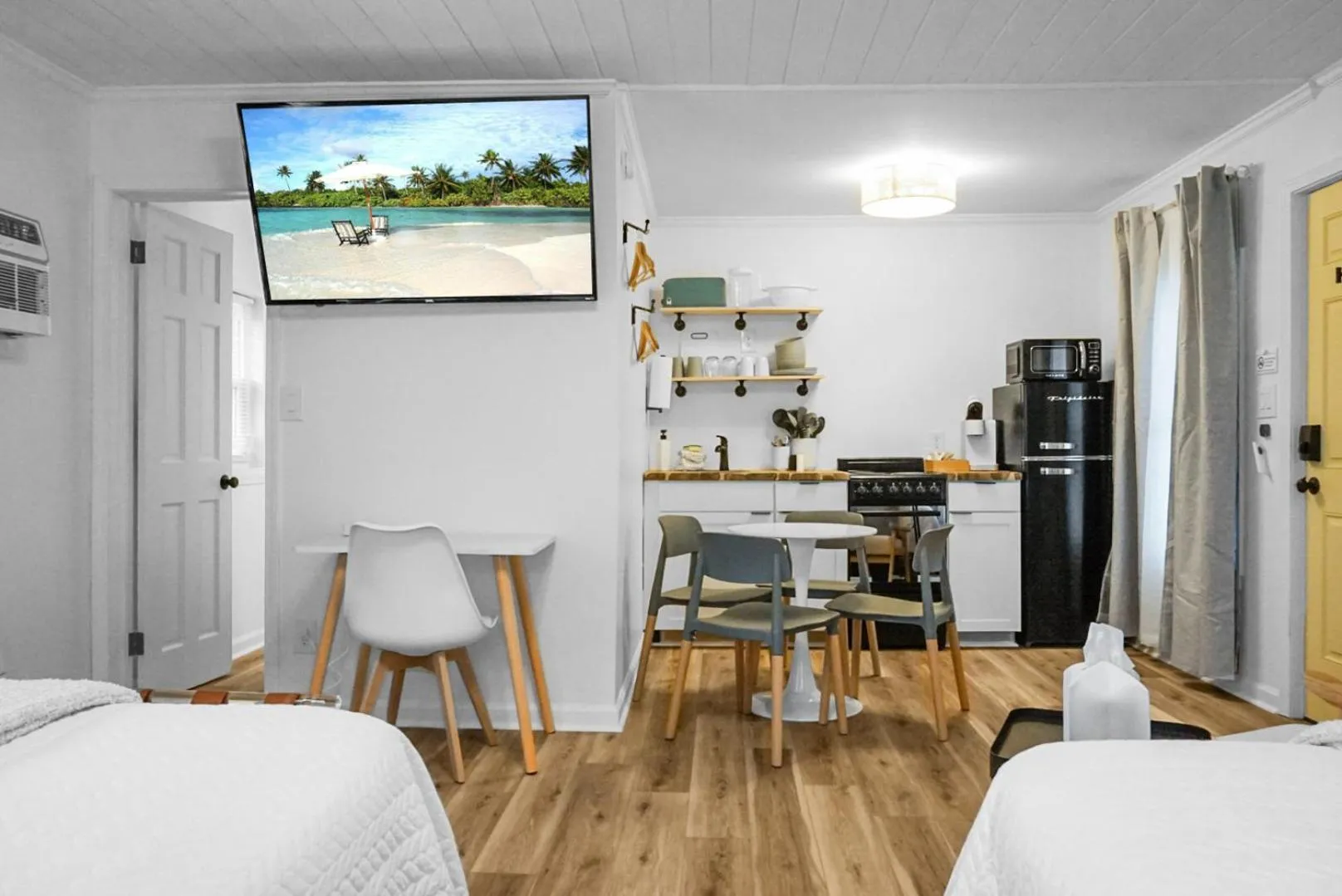 TV and multimedia in The Boardwalk Inn