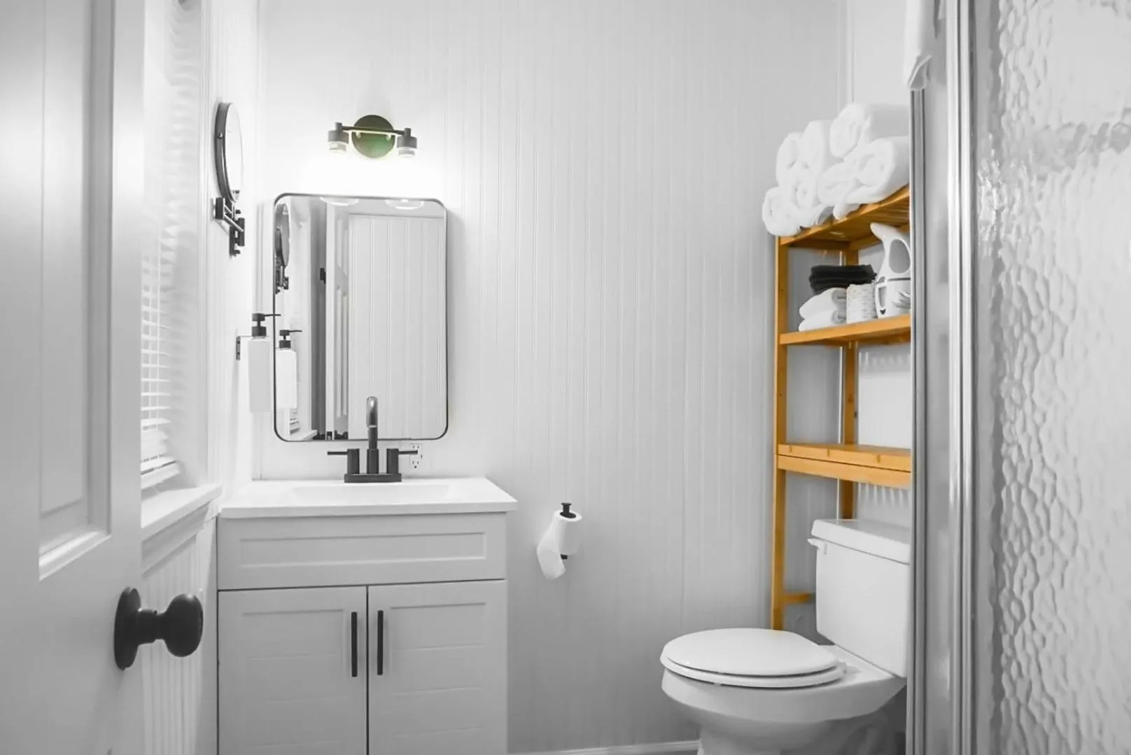 Toilet in The Boardwalk Inn