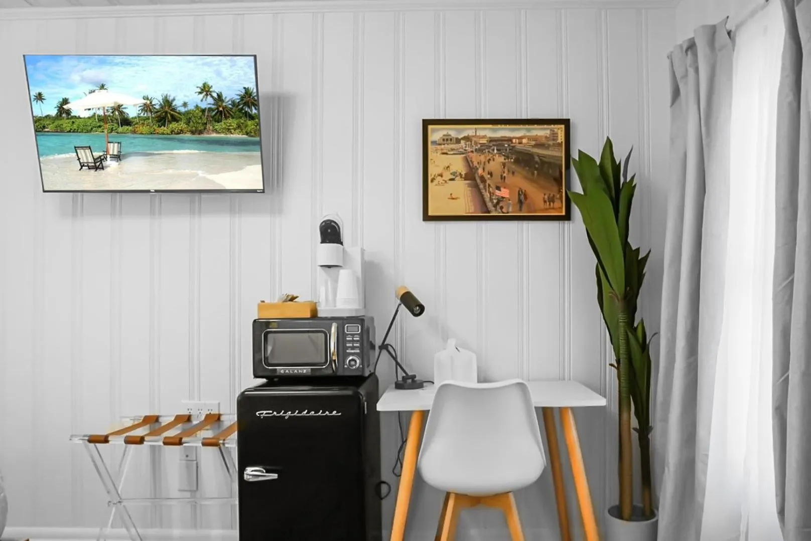 TV and multimedia in The Boardwalk Inn