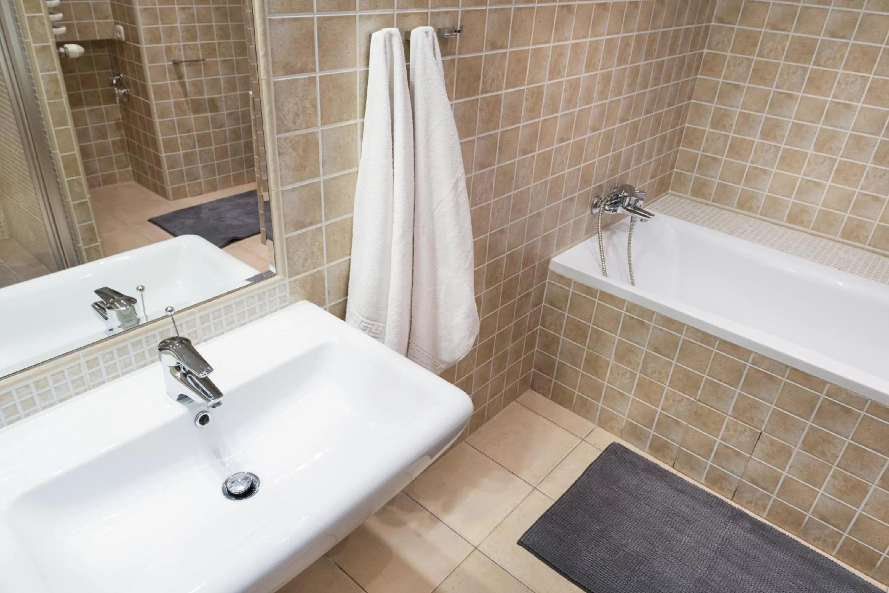 Bathroom in Apartments Rynek Glowny