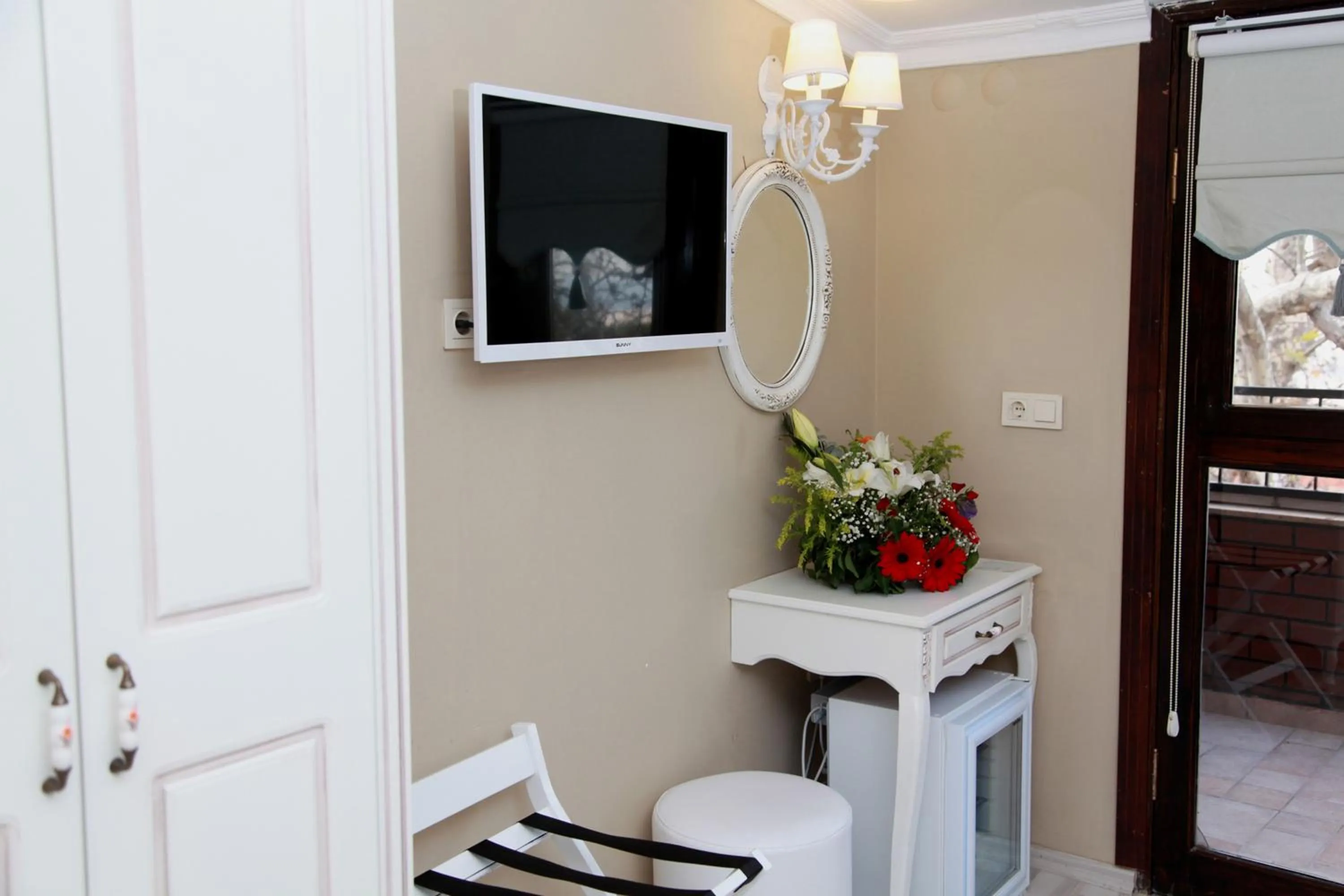 Photo of the whole room in Kadi Konagi Thermal Hotel