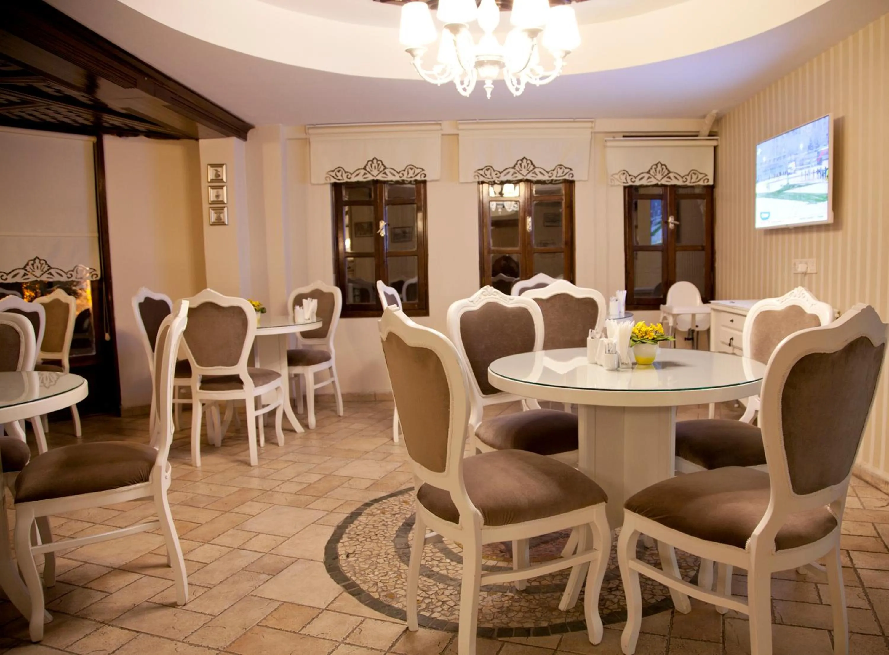 Restaurant/places to eat in Kadi Konagi Thermal Hotel