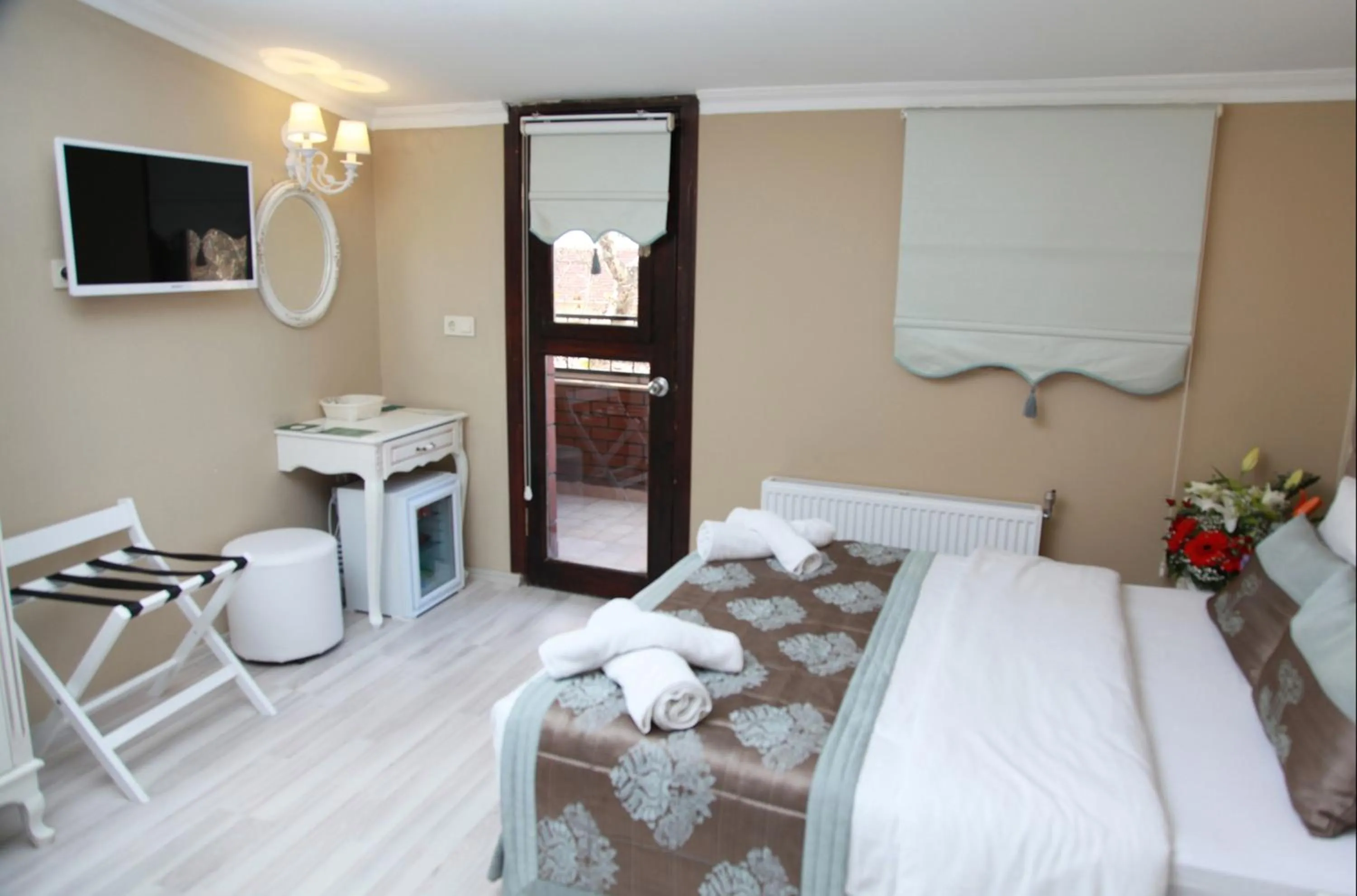 Bed in Kadi Konagi Thermal Hotel