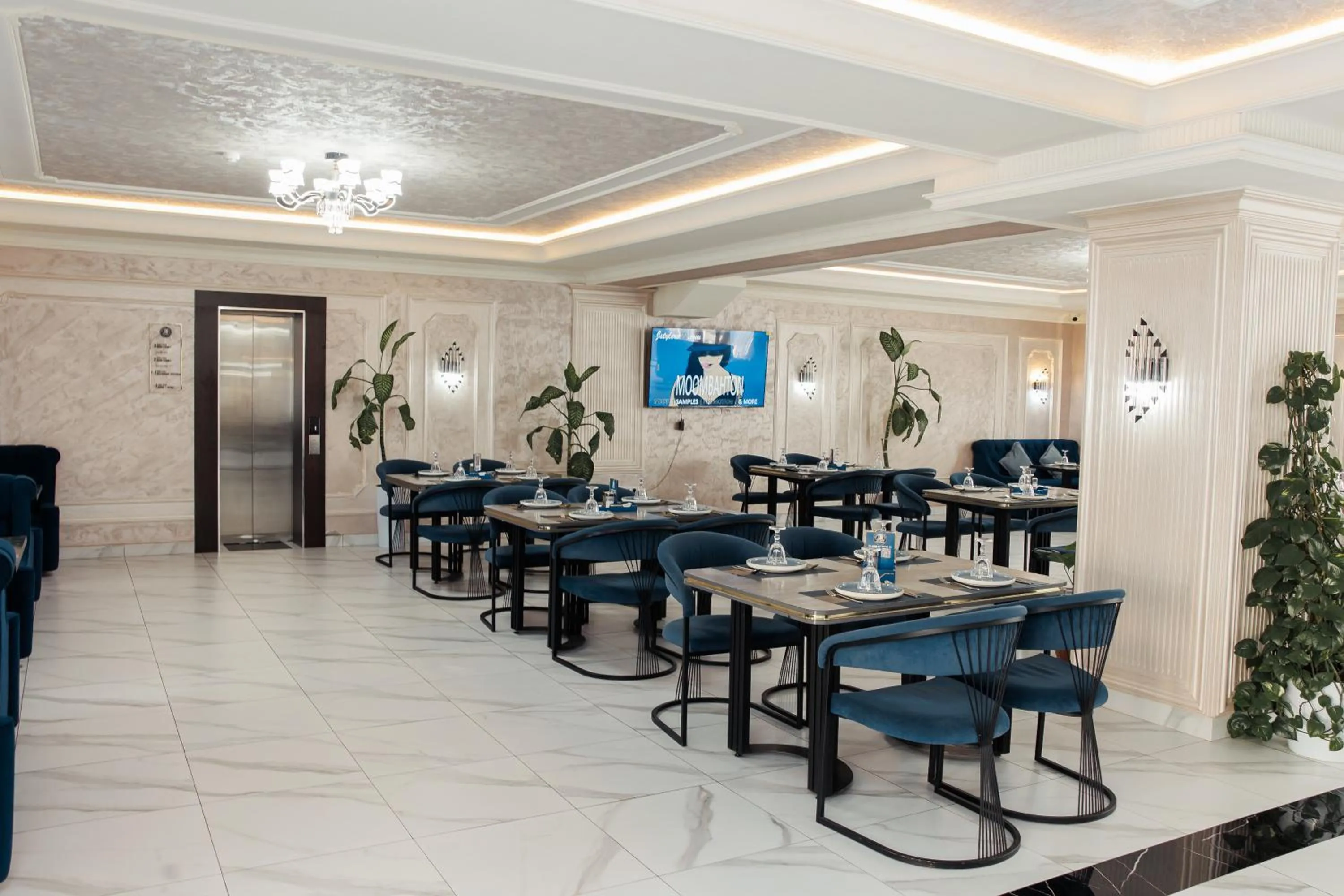 Restaurant/places to eat in Polar Bear